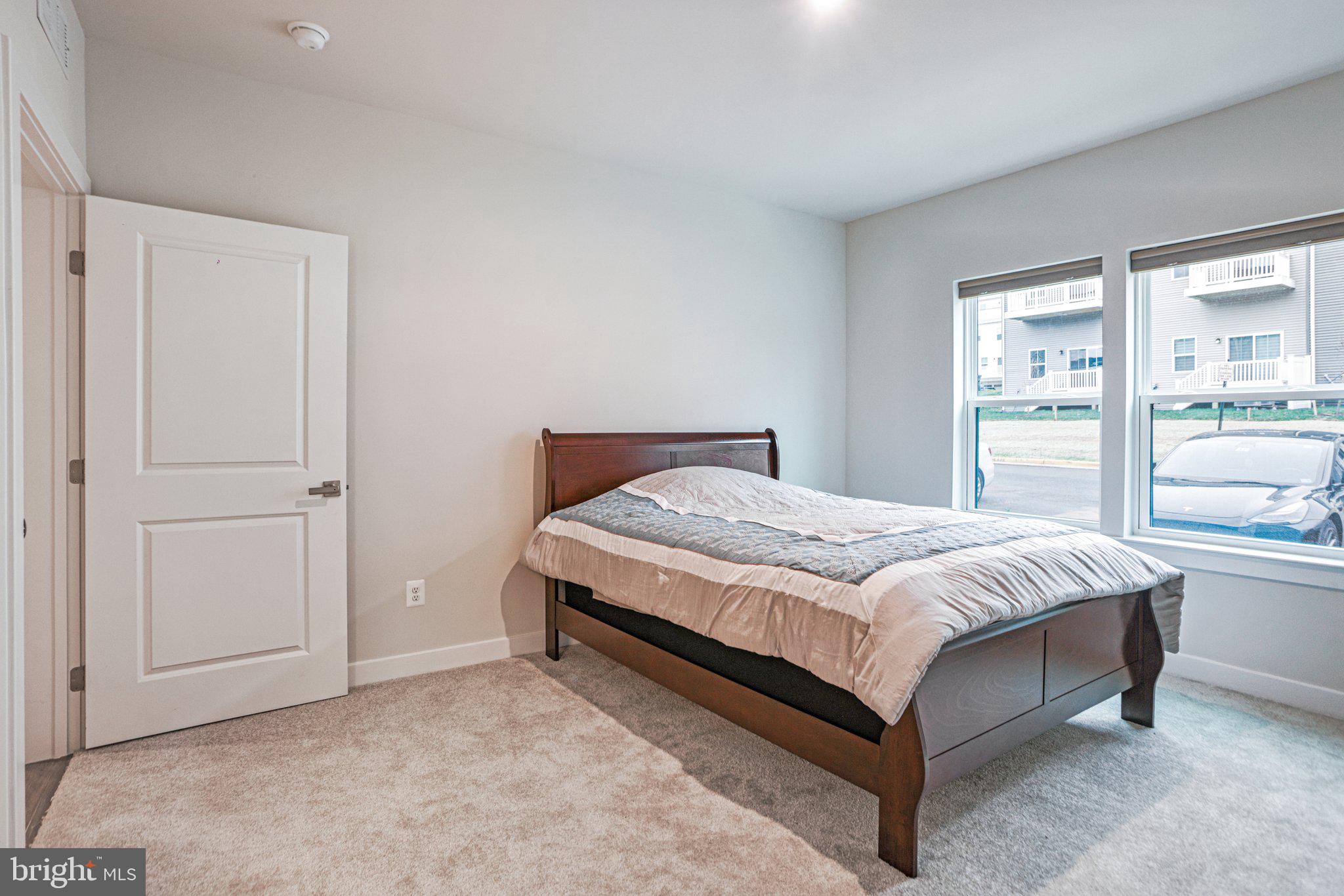 LOUDOUN VIEW CONDO FLATS - Residential