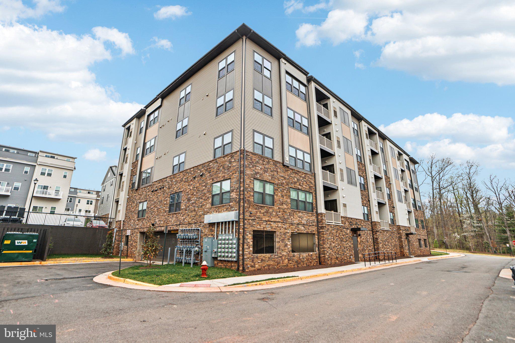 LOUDOUN VIEW CONDO FLATS - Residential