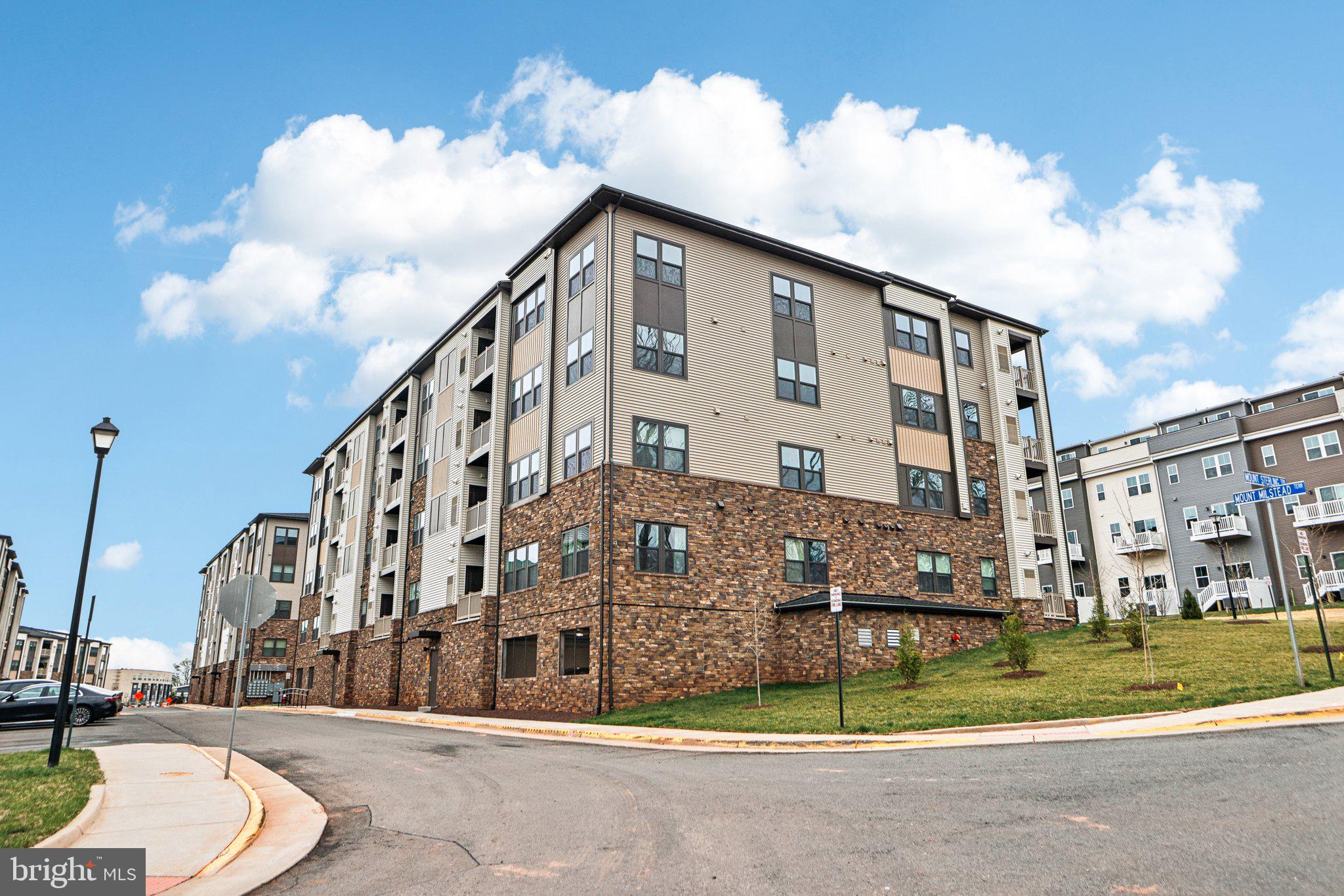 LOUDOUN VIEW CONDO FLATS - Residential