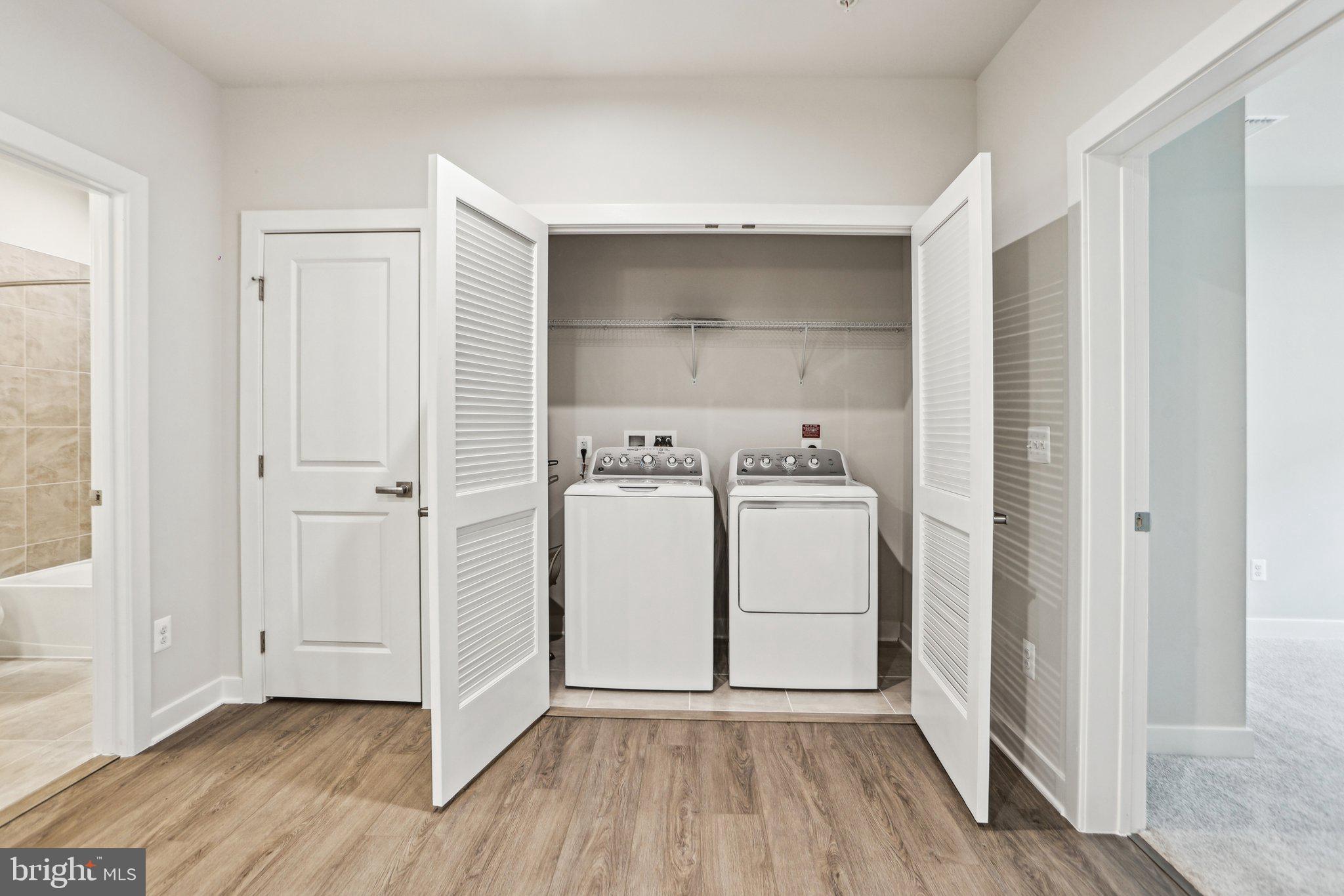 LOUDOUN VIEW CONDO FLATS - Residential