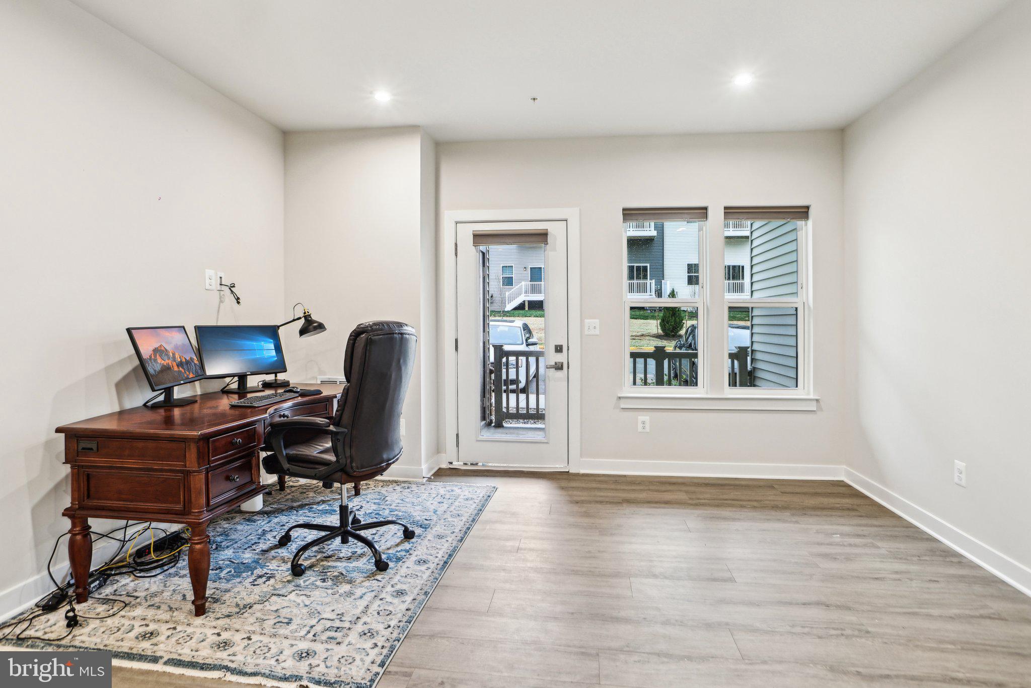 LOUDOUN VIEW CONDO FLATS - Residential