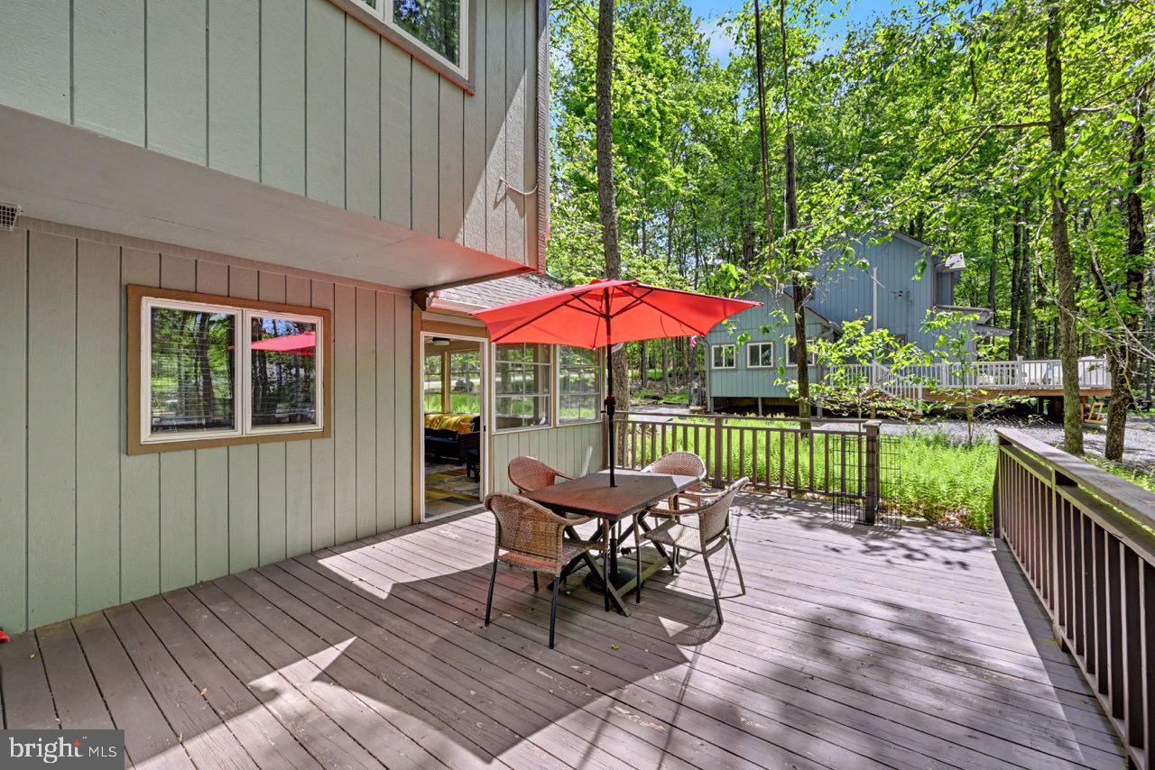 ARROWHEAD LAKE - Residential