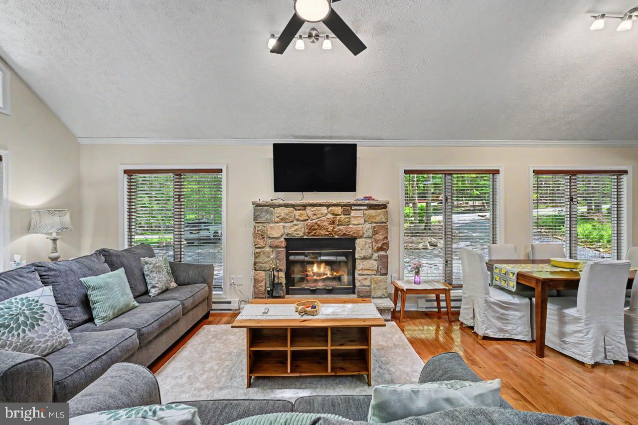 ARROWHEAD LAKE - Residential