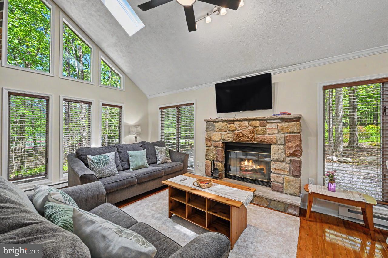 ARROWHEAD LAKE - Residential