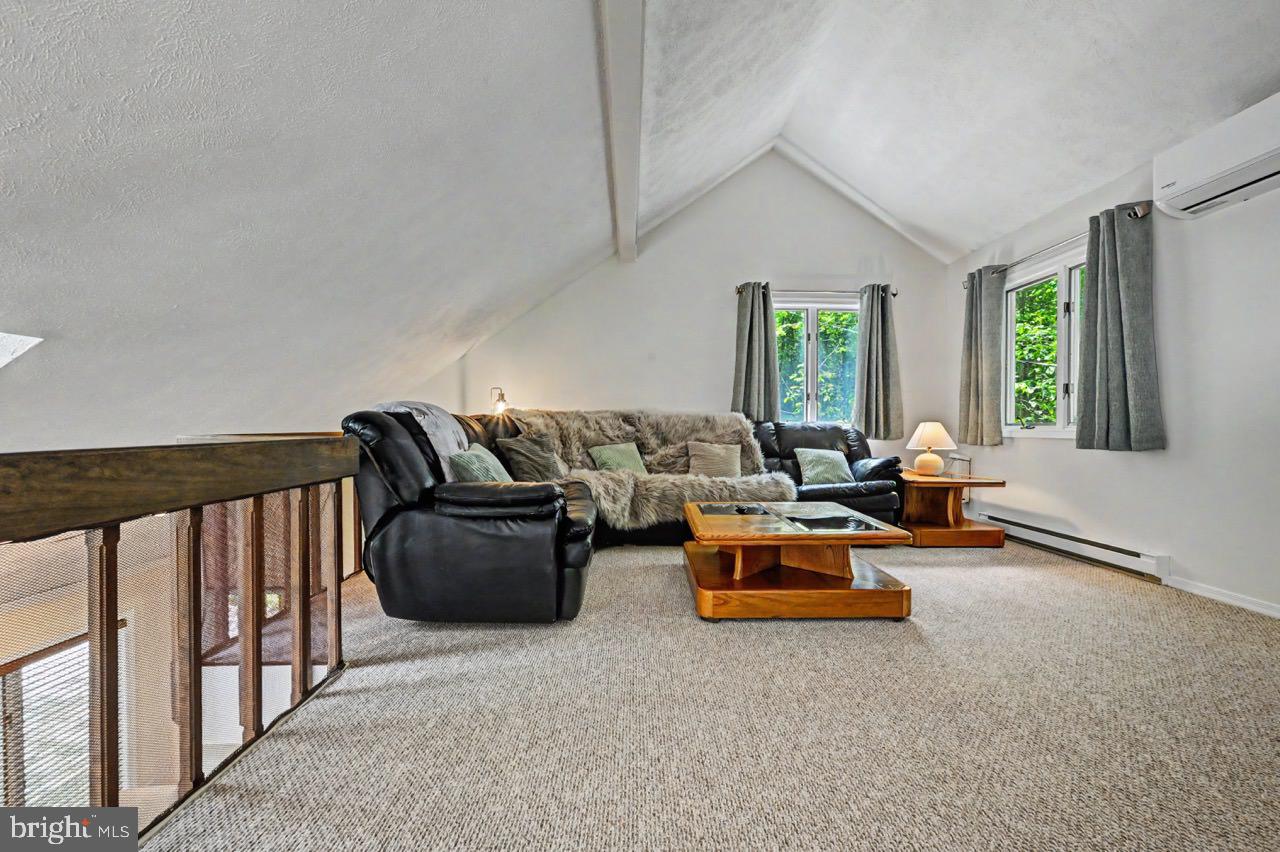 ARROWHEAD LAKE - Residential