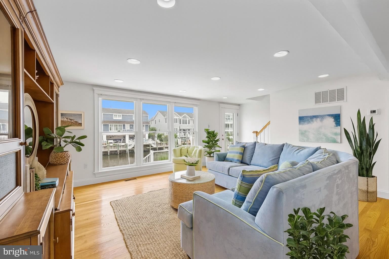 18 W RYERSON LANE