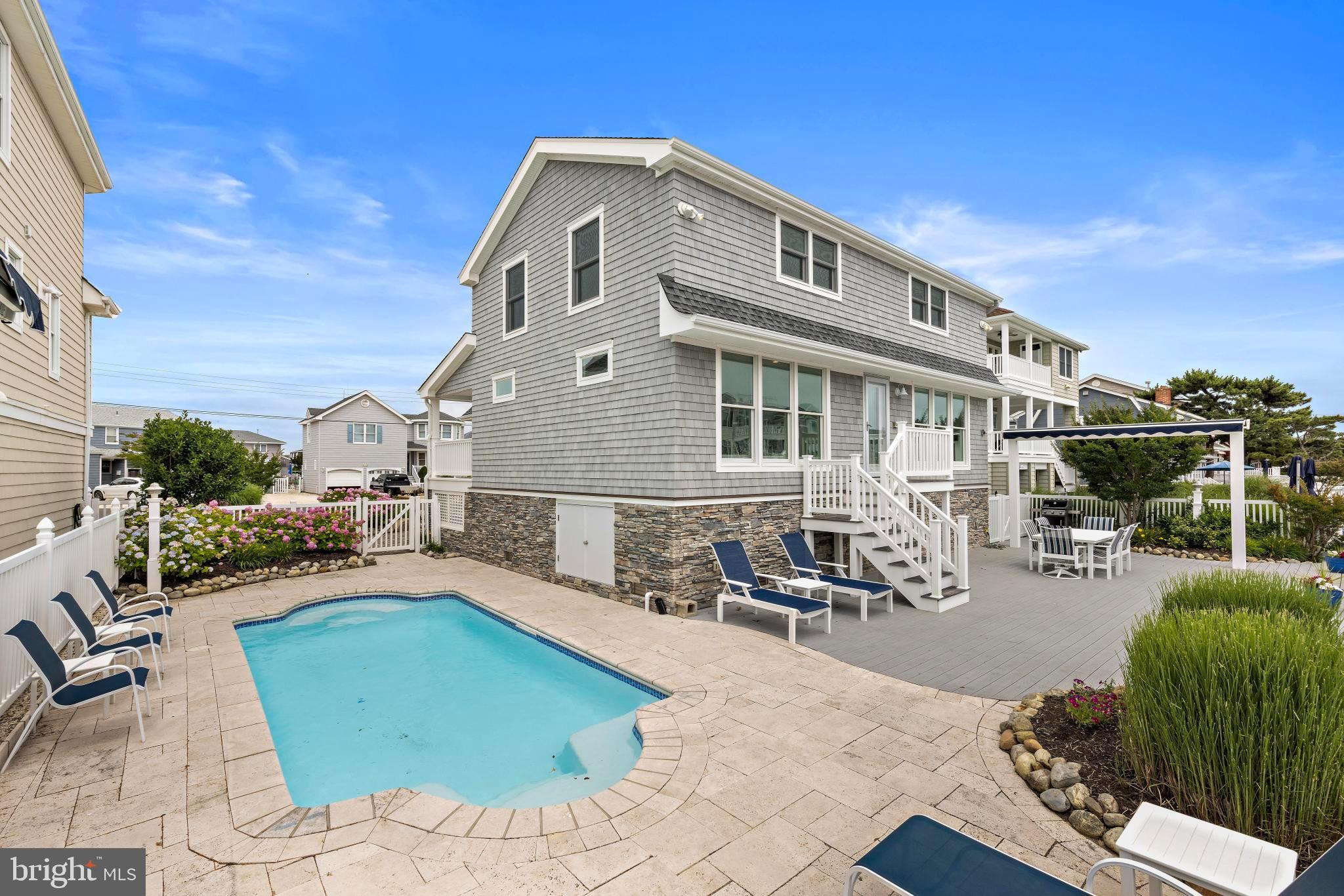 18 W RYERSON LANE
