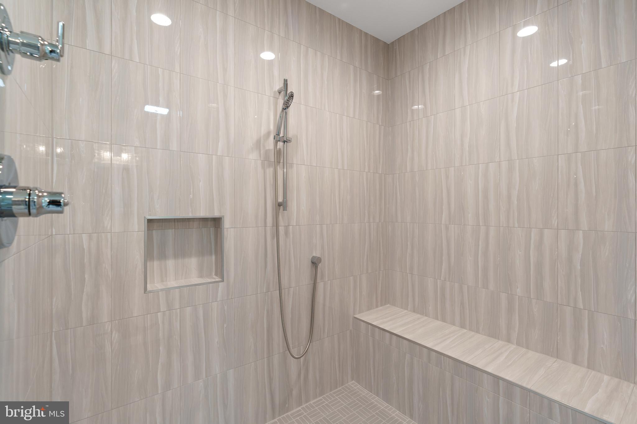 PIMMIT VIEW - Residential