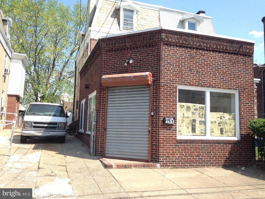 Large Storefront (18x25) with separate office (18x10) with 8 foot wide window street front exposure in high traffic area. 2 Large 7 foot wide windows on sides. HIgh ceilings with two ceiling fans. Tons of potential for your business, office, salon, or store. Great space, must see. Across from dunkin donuts.