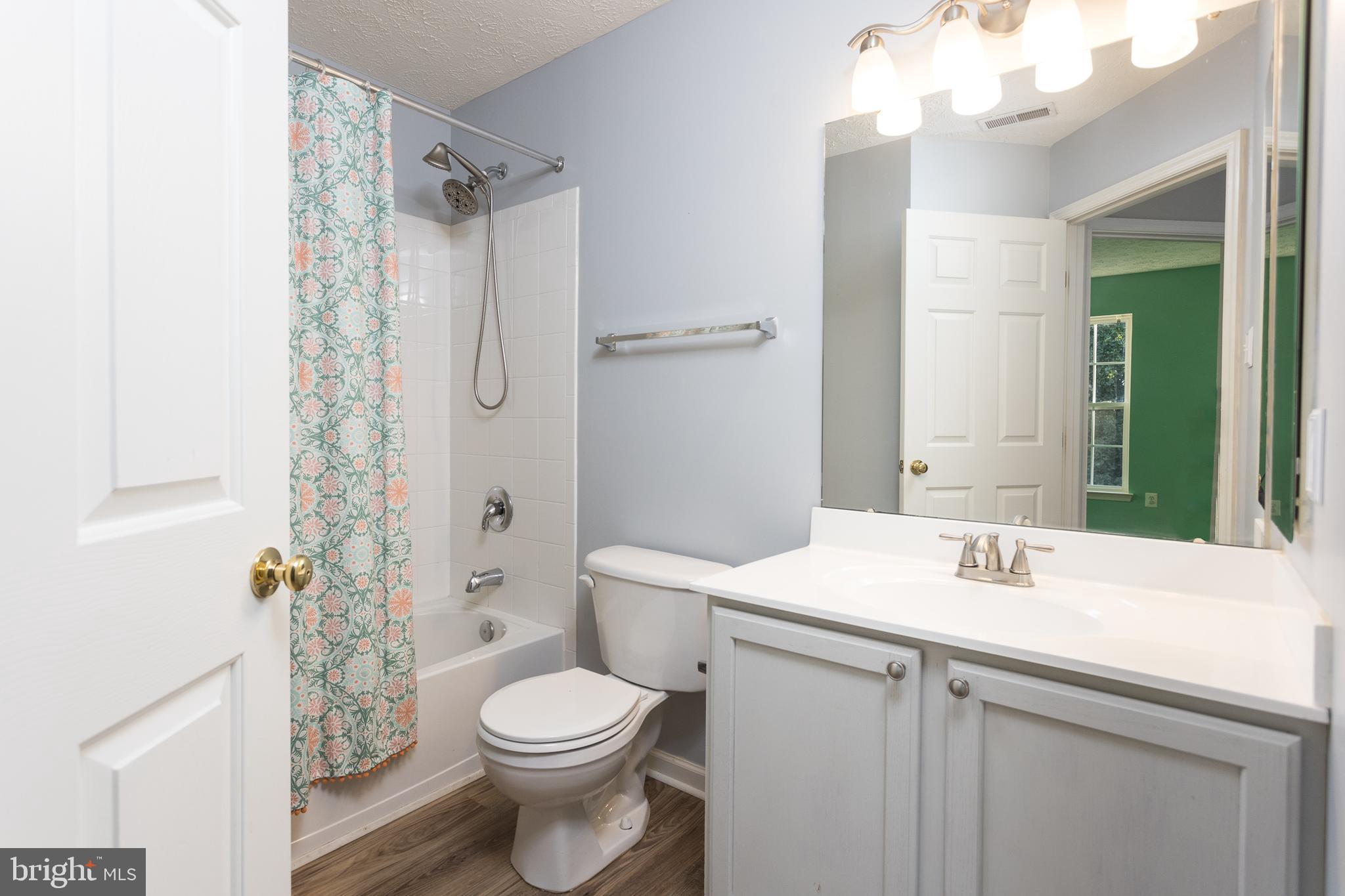 CONSTANT FRIENDSHIP - Residential