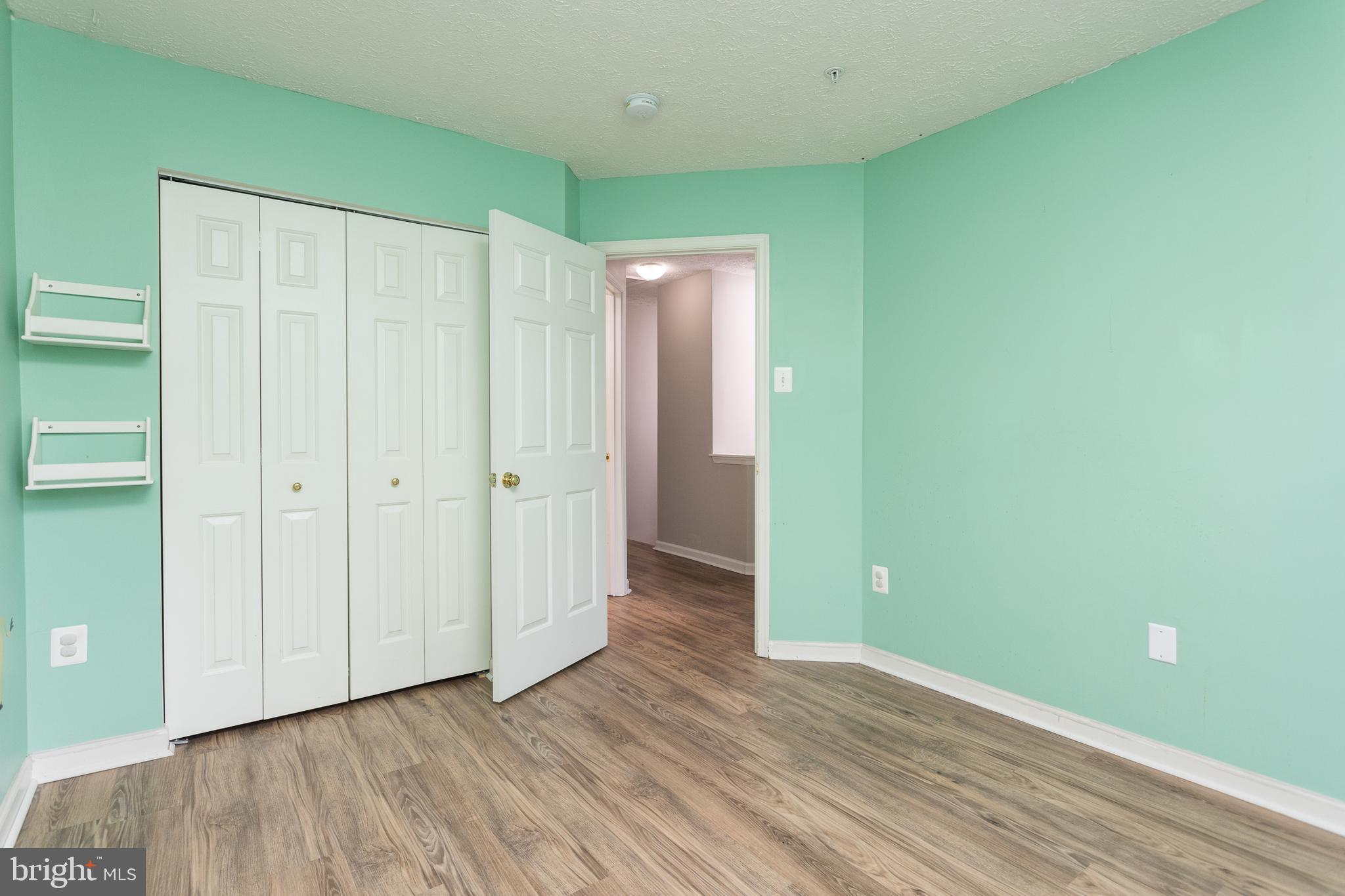 CONSTANT FRIENDSHIP - Residential