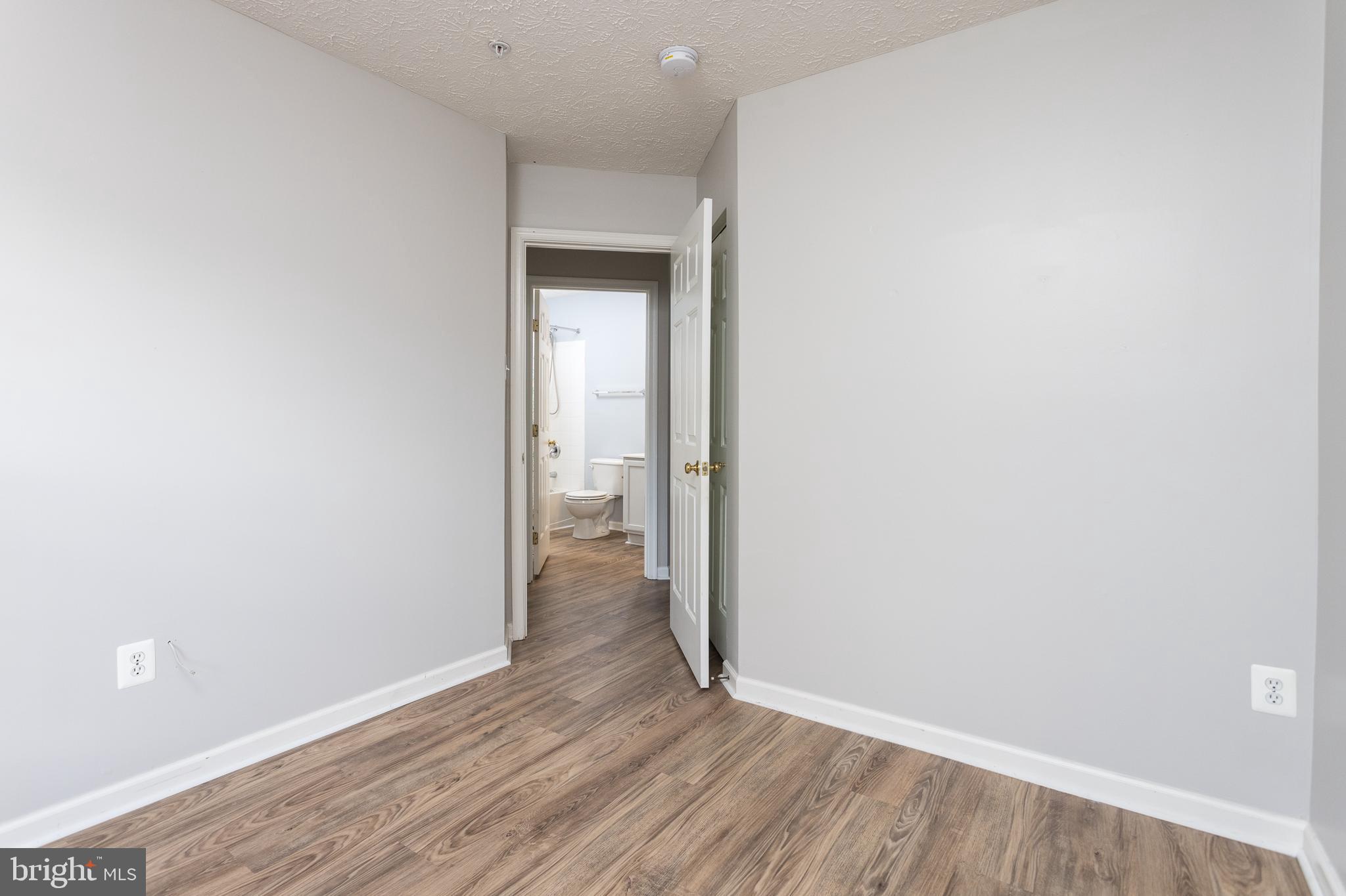 CONSTANT FRIENDSHIP - Residential