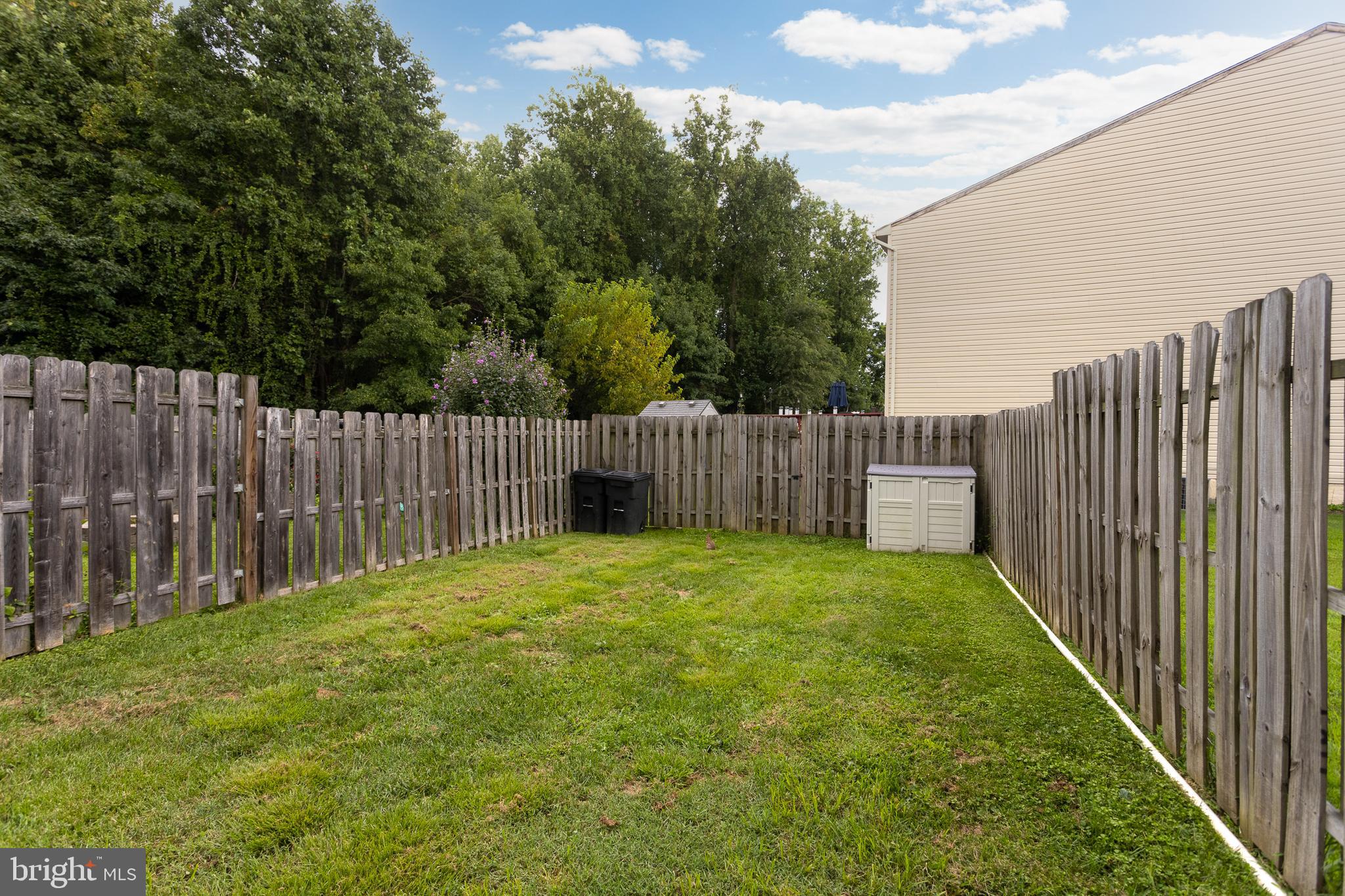 CONSTANT FRIENDSHIP - Residential