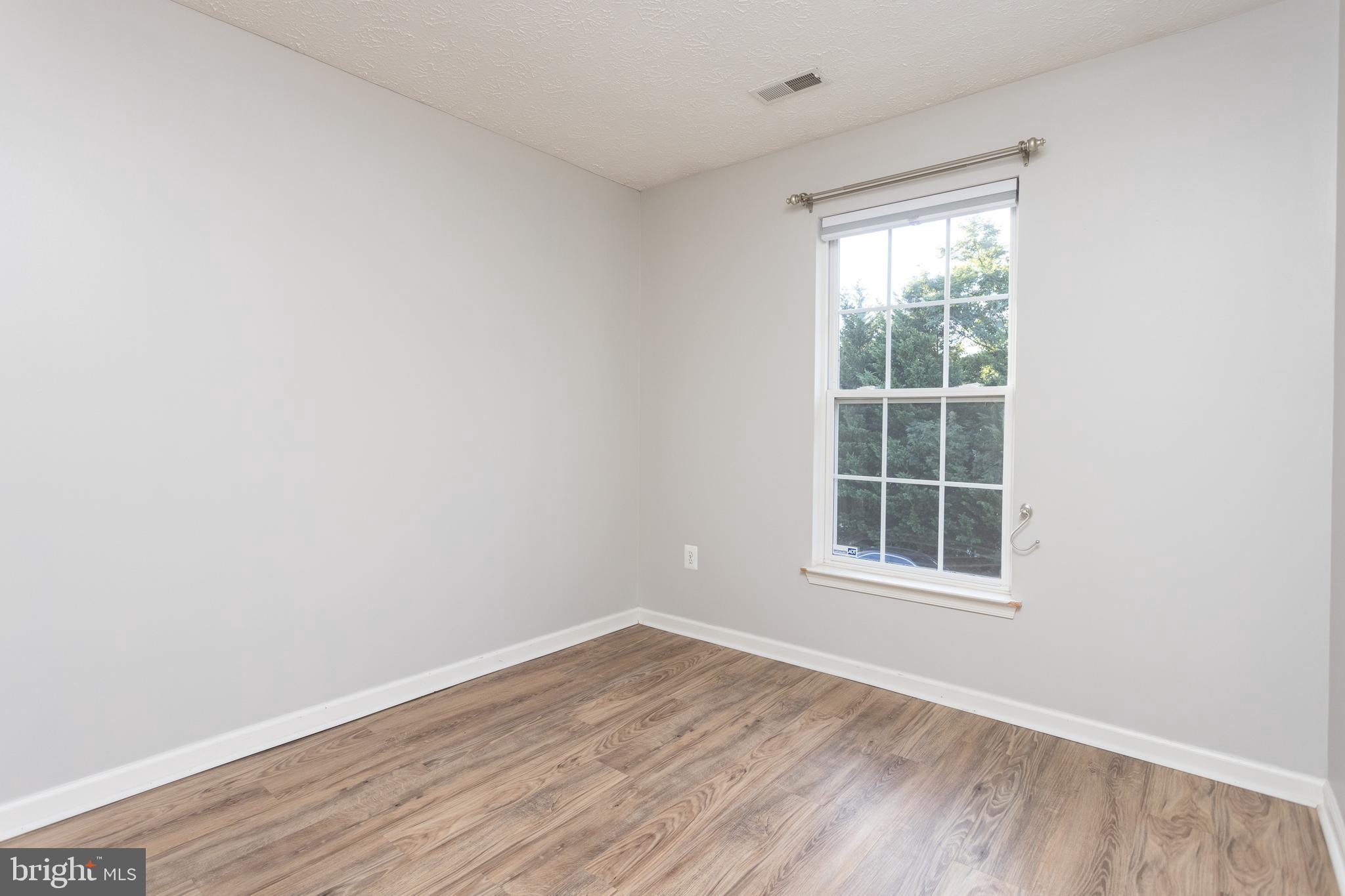 CONSTANT FRIENDSHIP - Residential