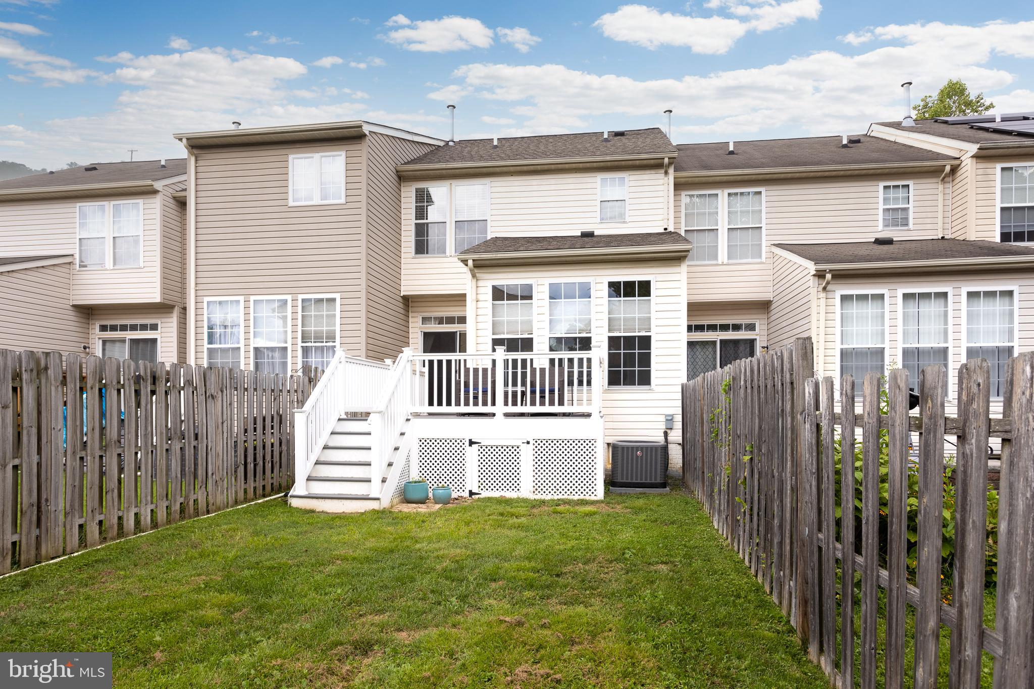 CONSTANT FRIENDSHIP - Residential