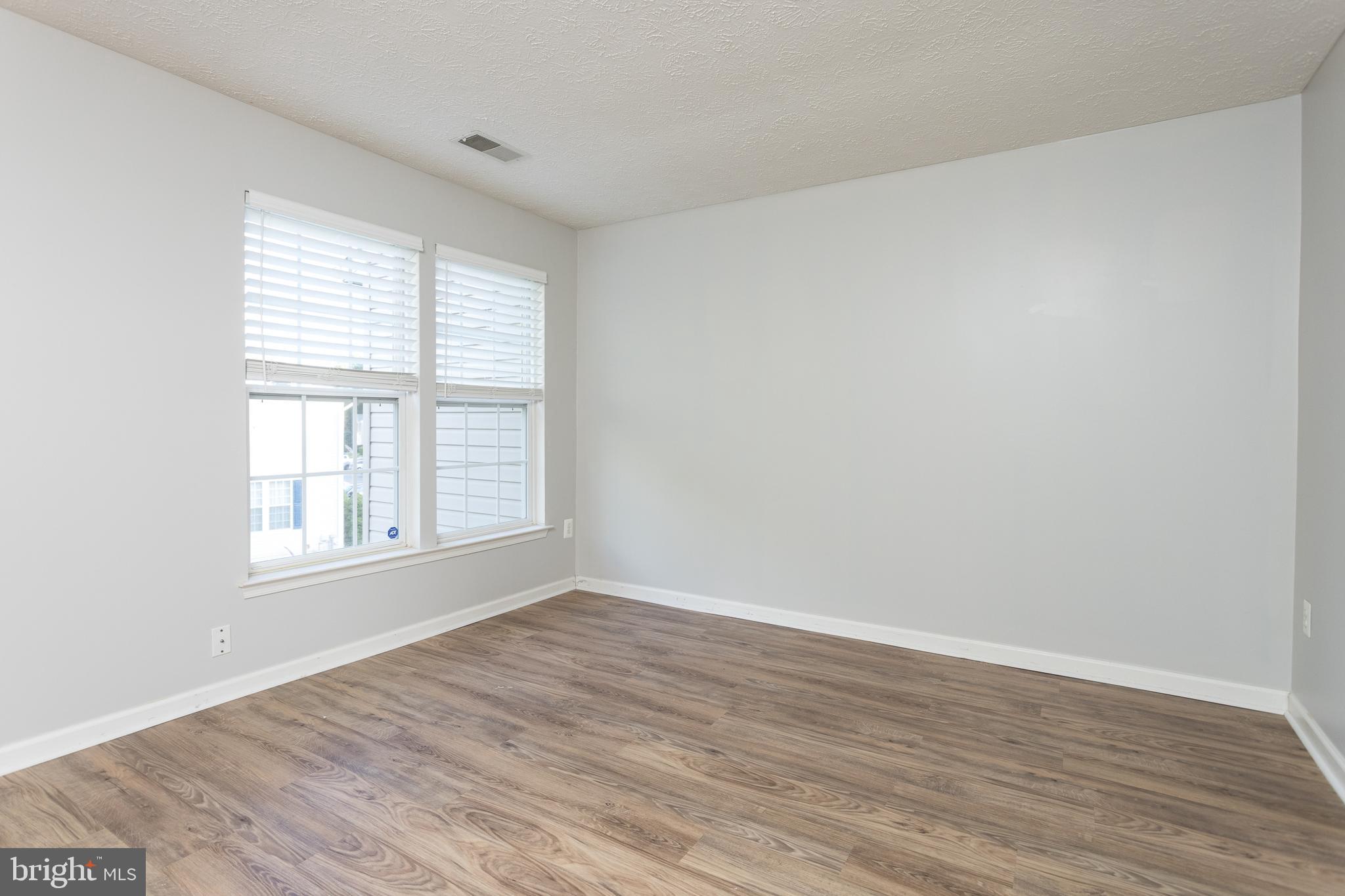 CONSTANT FRIENDSHIP - Residential