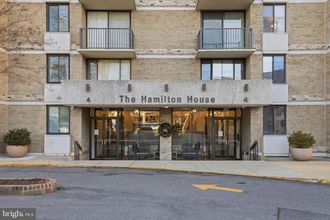 Photo of 4 Monroe Street #909, ROCKVILLE, MD 20850 (MLS # MDMC2212078)