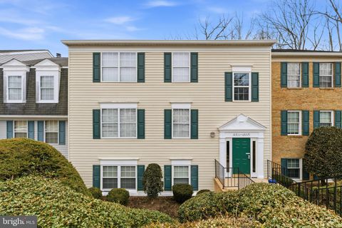 Photo of 12219 Stevenson Court #12219, WOODBRIDGE, VA 22192 (MLS # VAPW2113800)