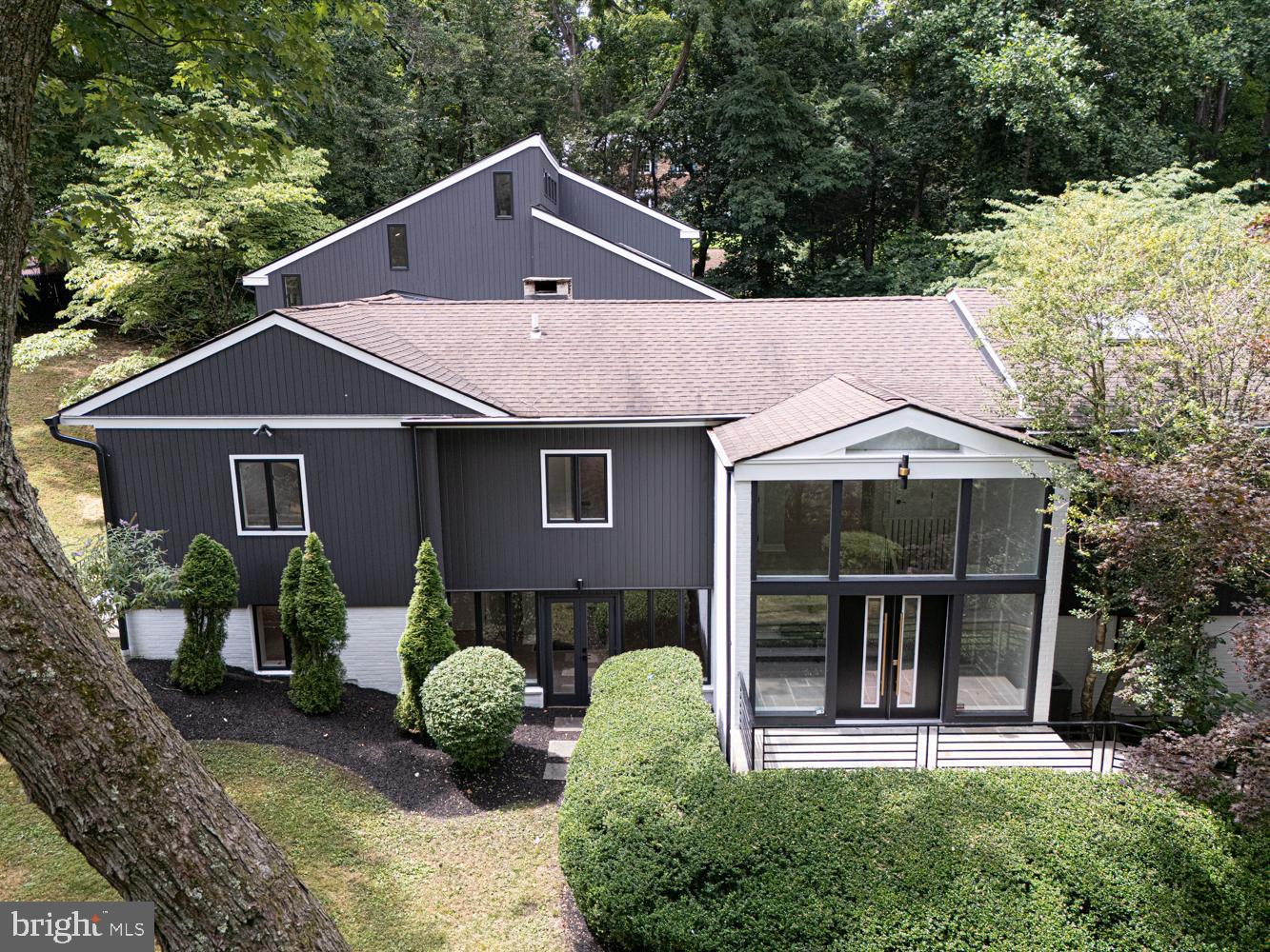 117 W POSSUM HOLLOW ROAD