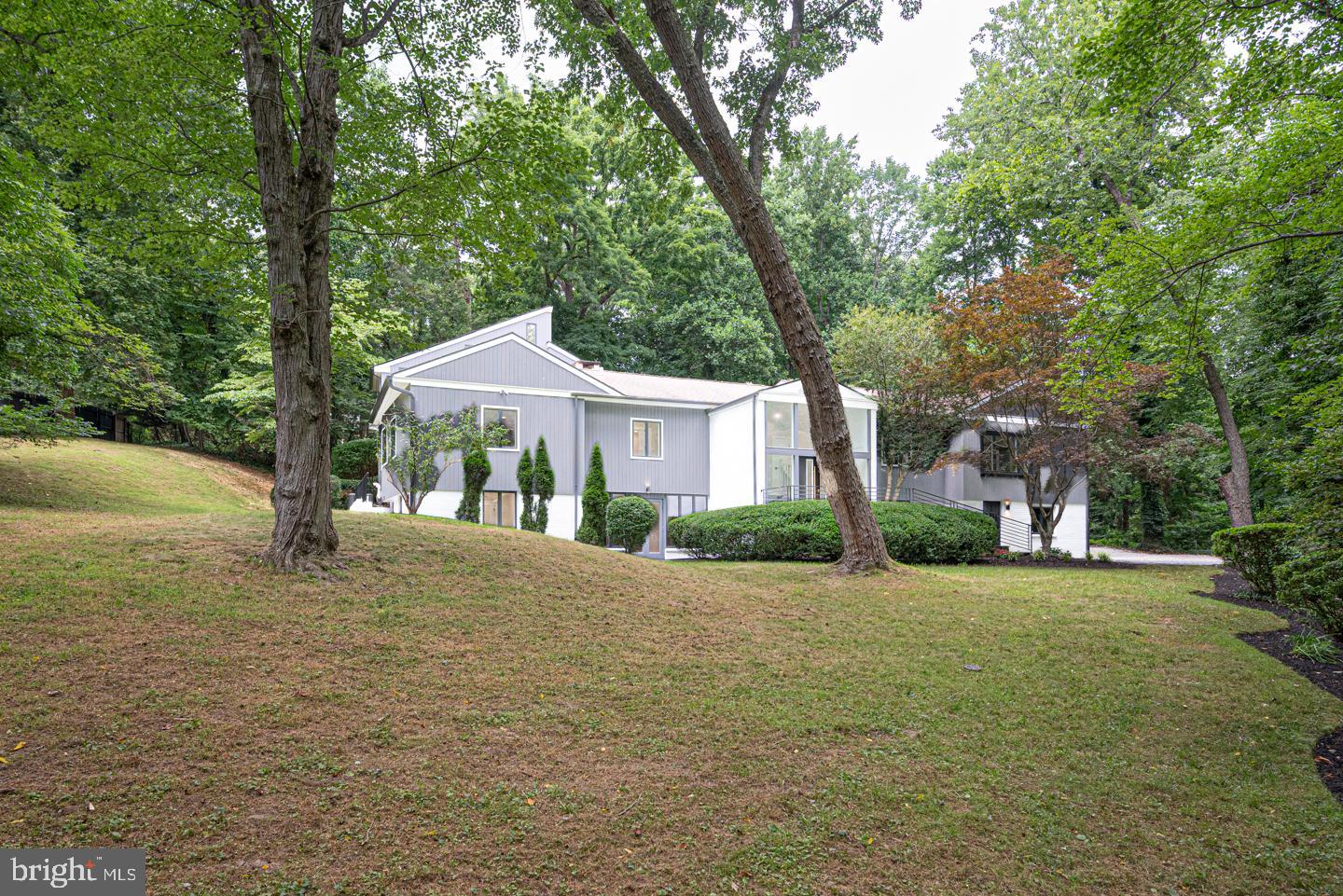 117 W POSSUM HOLLOW ROAD