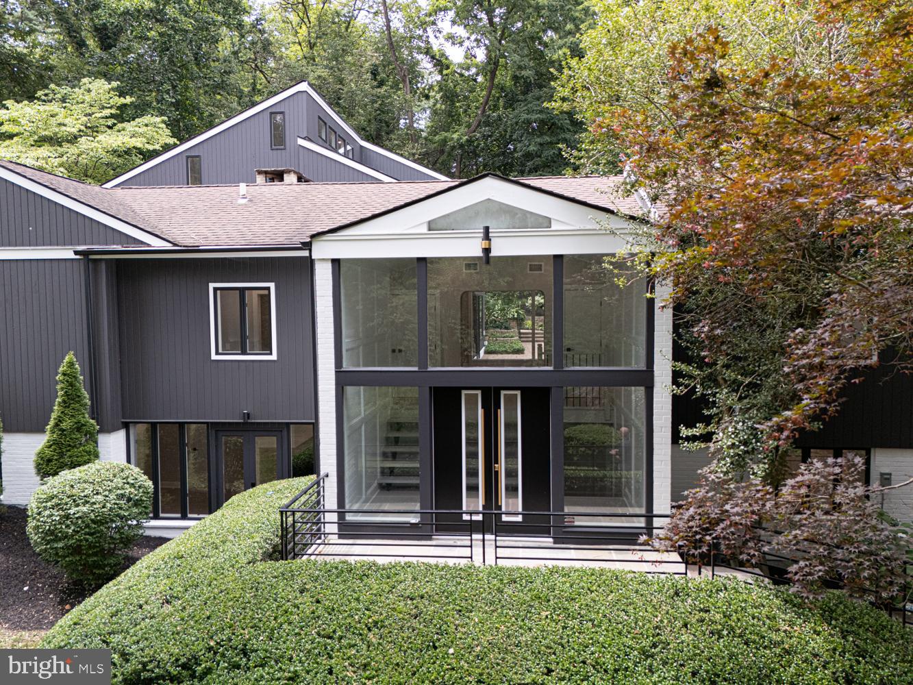 117 W POSSUM HOLLOW ROAD