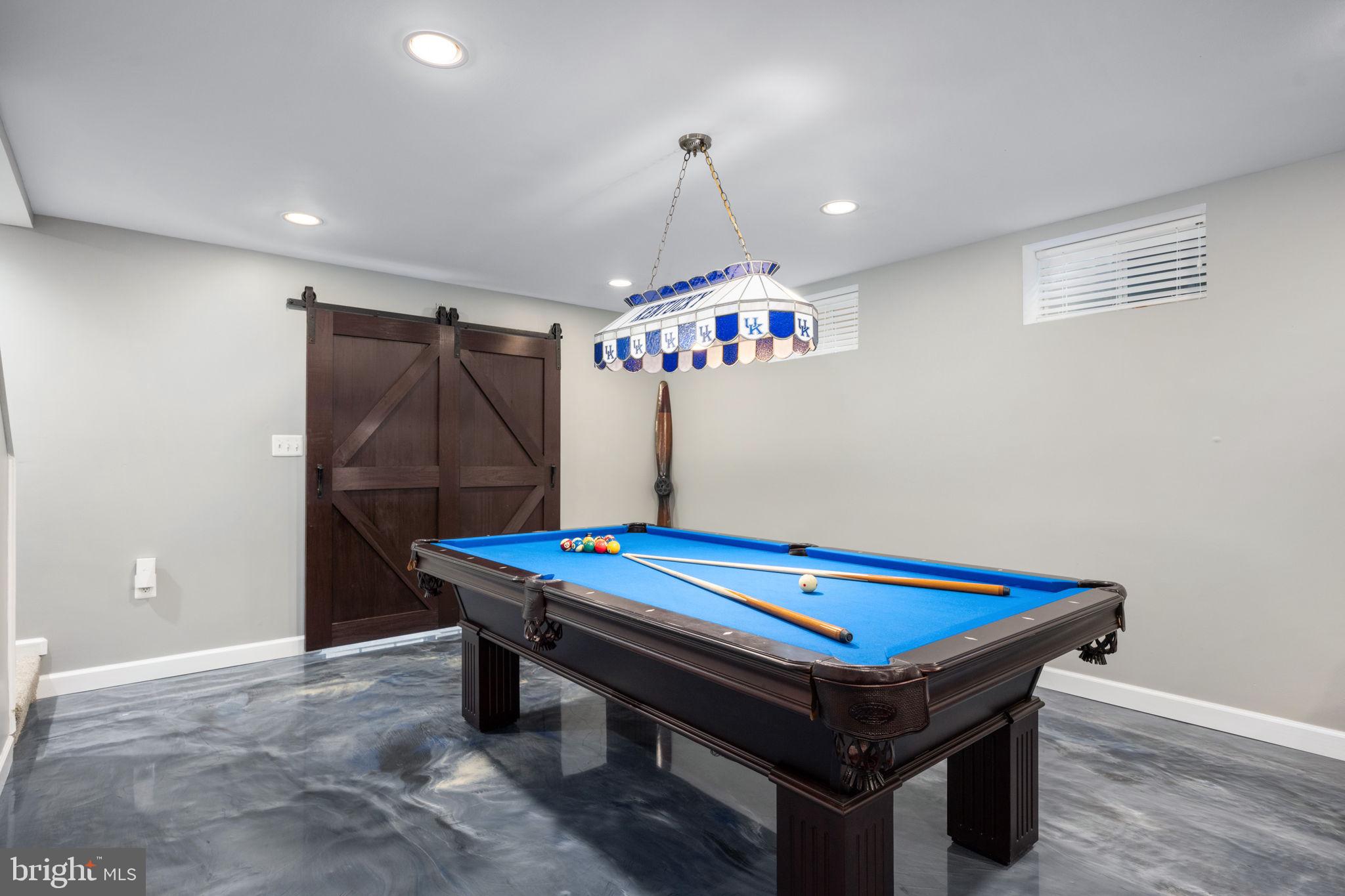 WALNUT HILLS - Residential