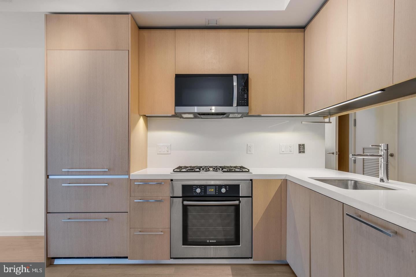 920 I STREET NW 812