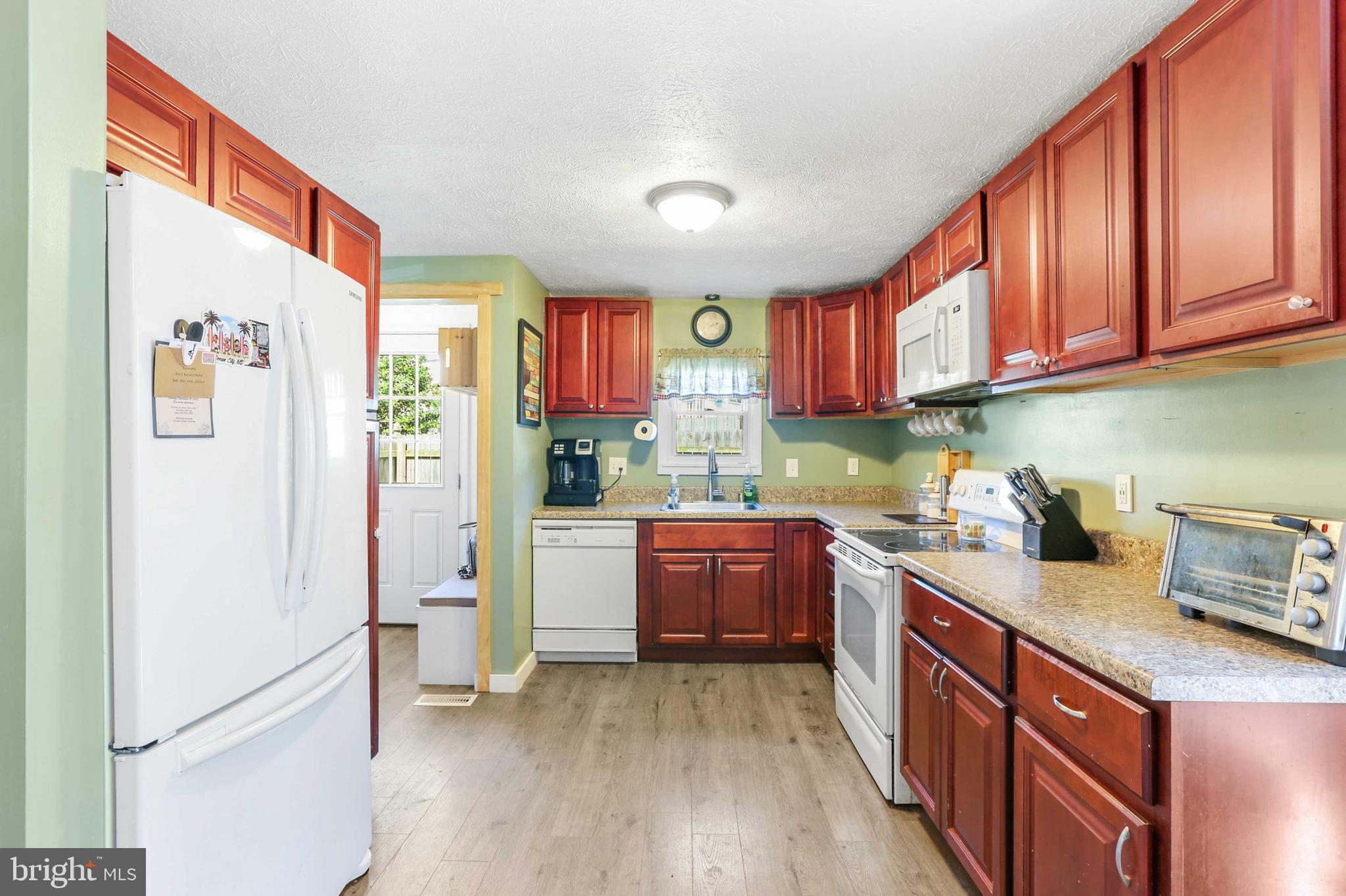 HALLFIELD MANOR - Residential