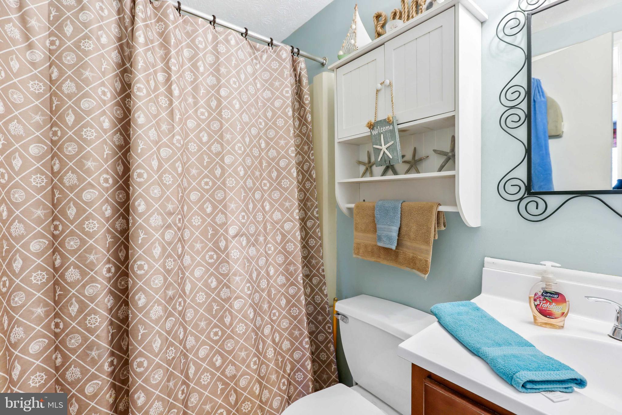 HALLFIELD MANOR - Residential