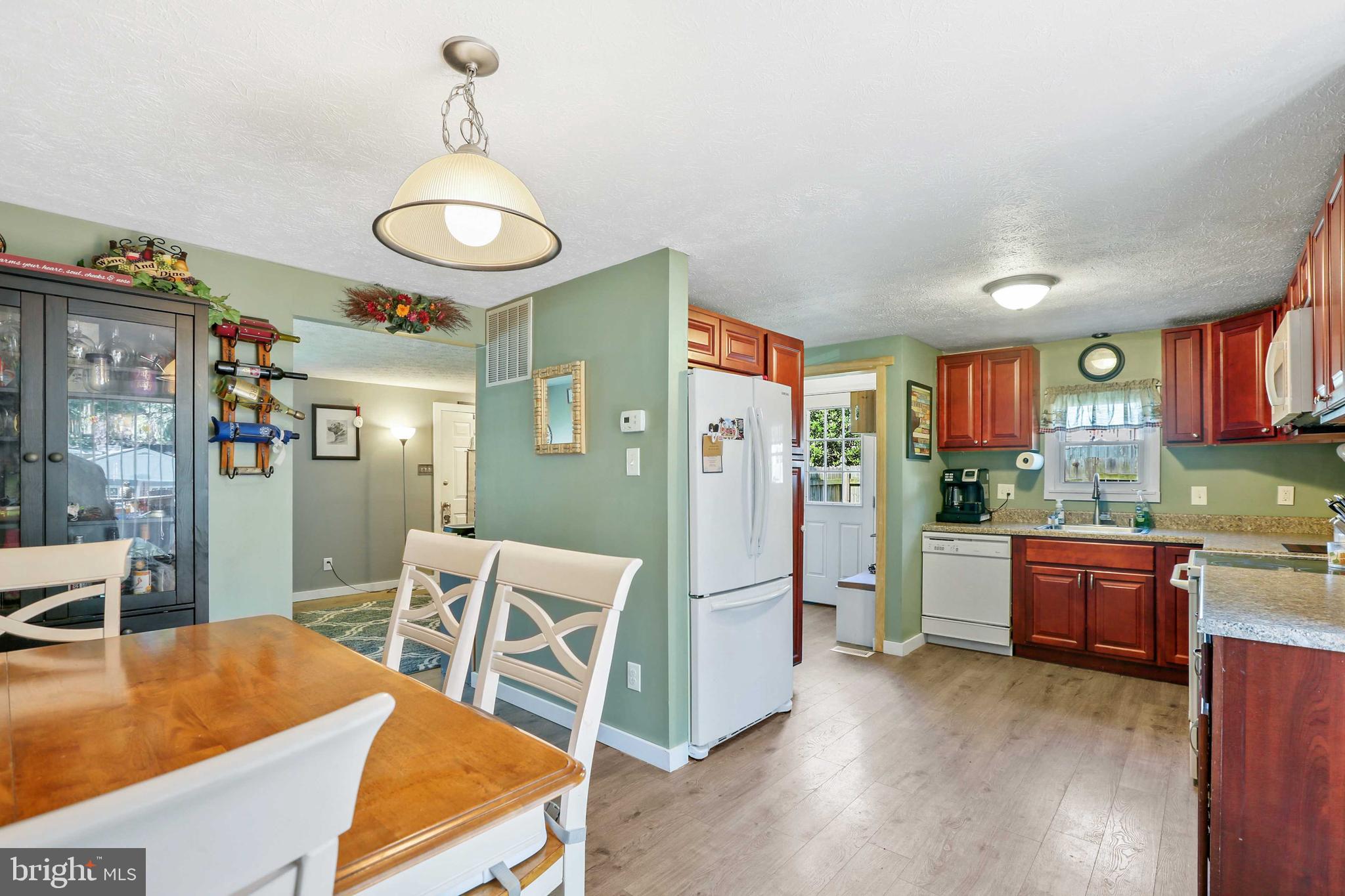 HALLFIELD MANOR - Residential