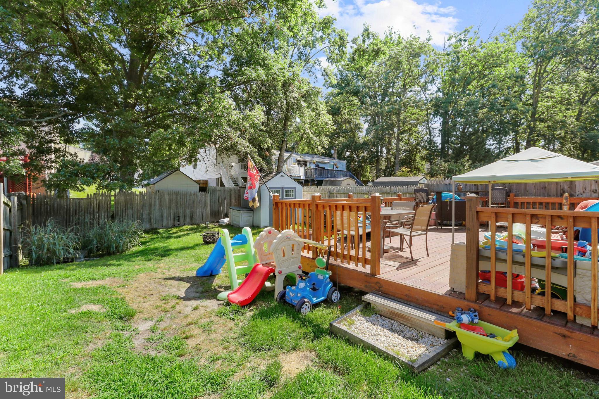 HALLFIELD MANOR - Residential