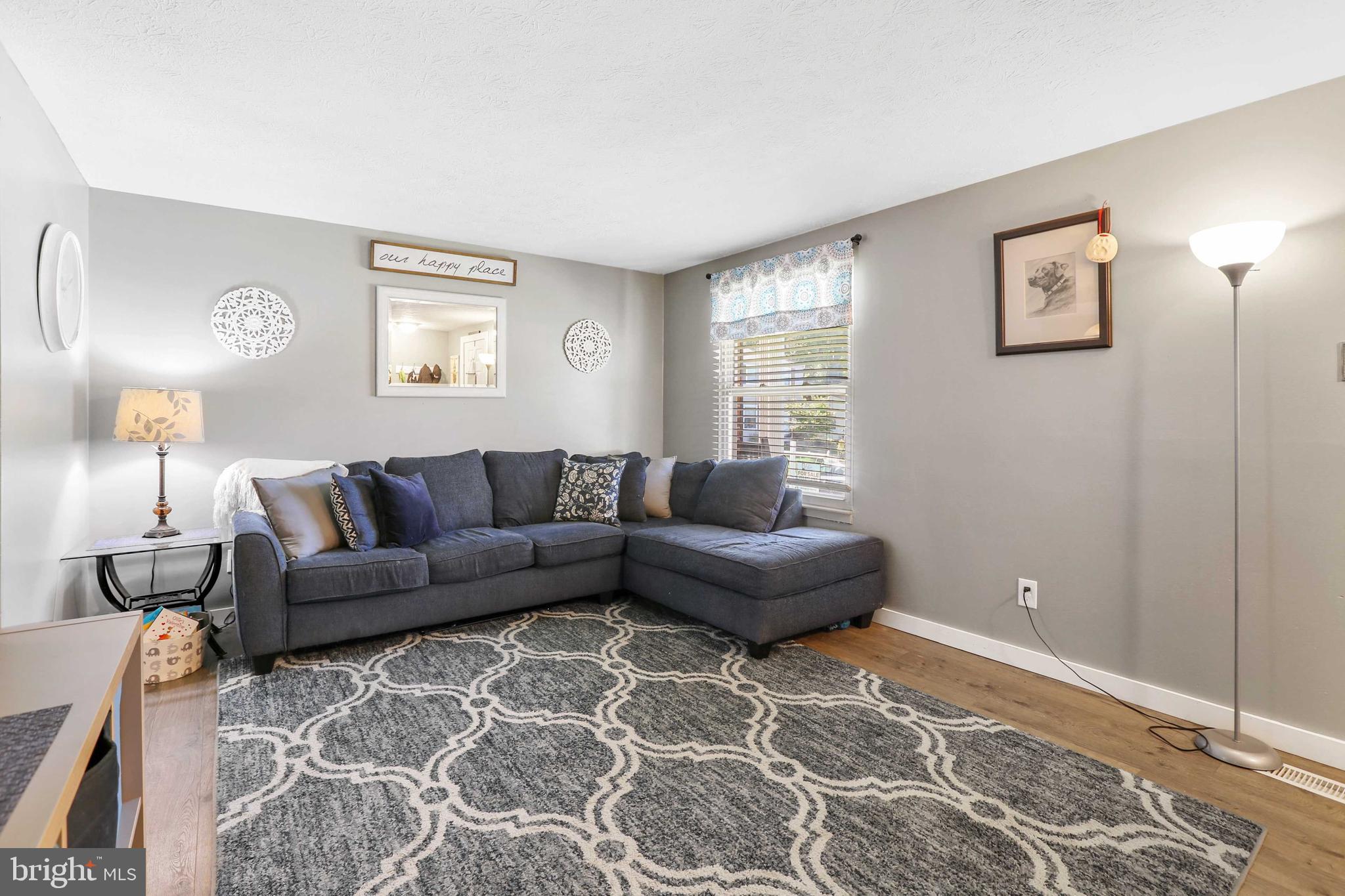 HALLFIELD MANOR - Residential