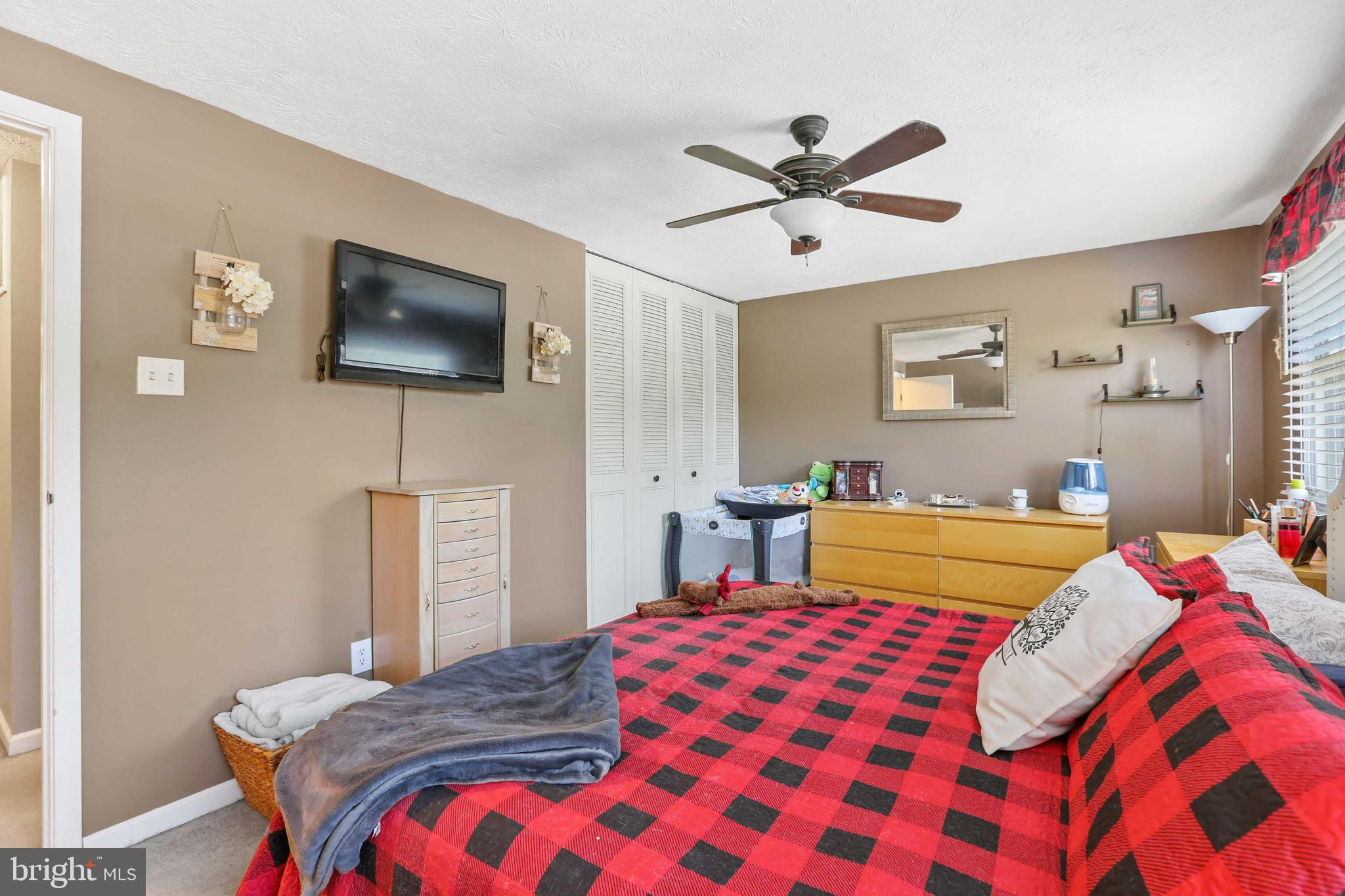 HALLFIELD MANOR - Residential