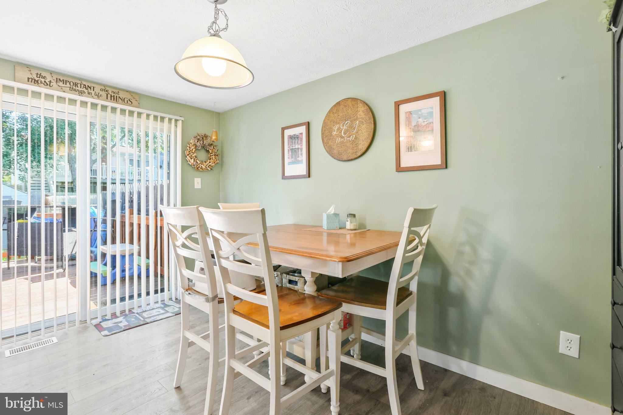 HALLFIELD MANOR - Residential