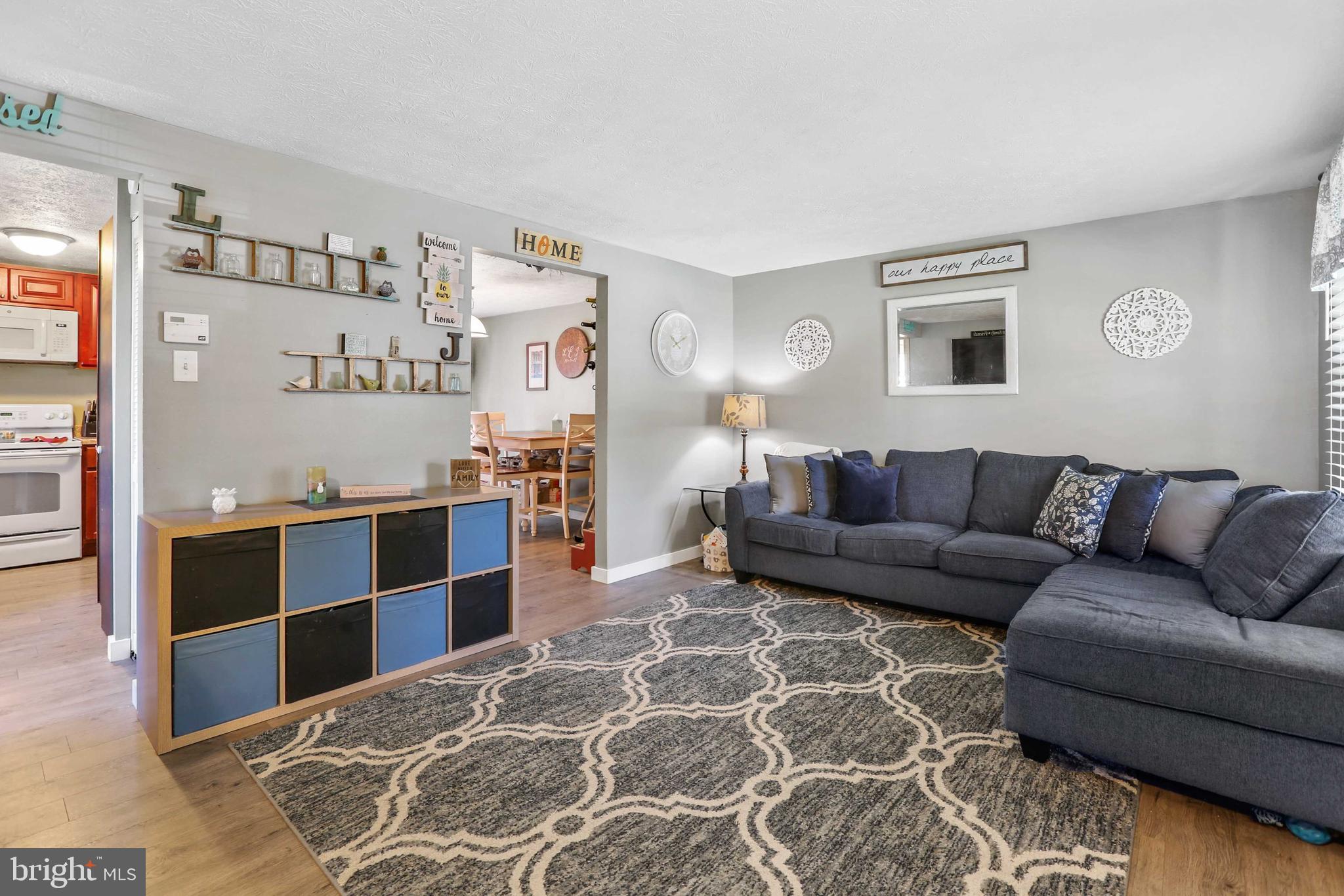 HALLFIELD MANOR - Residential