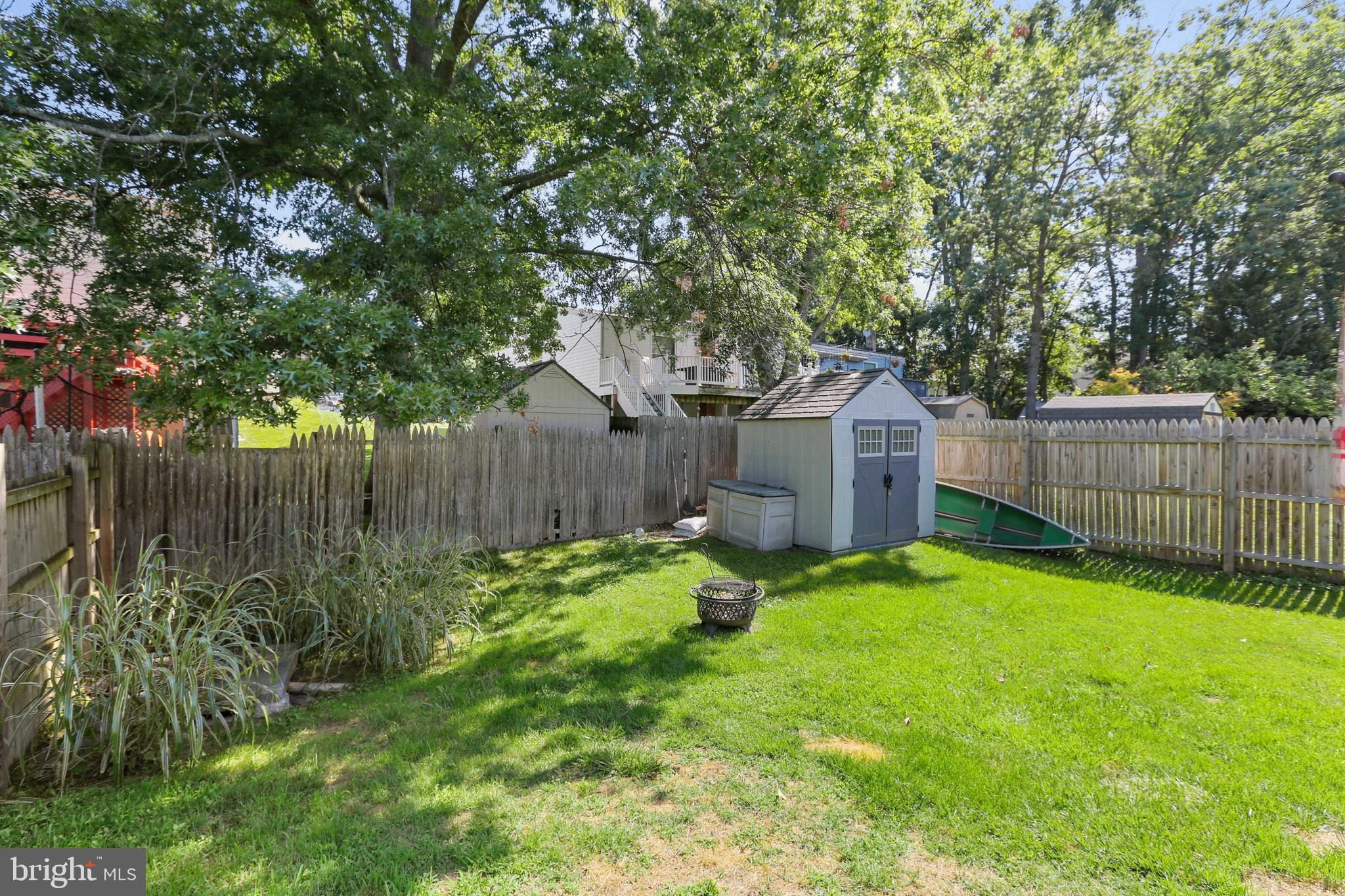 HALLFIELD MANOR - Residential