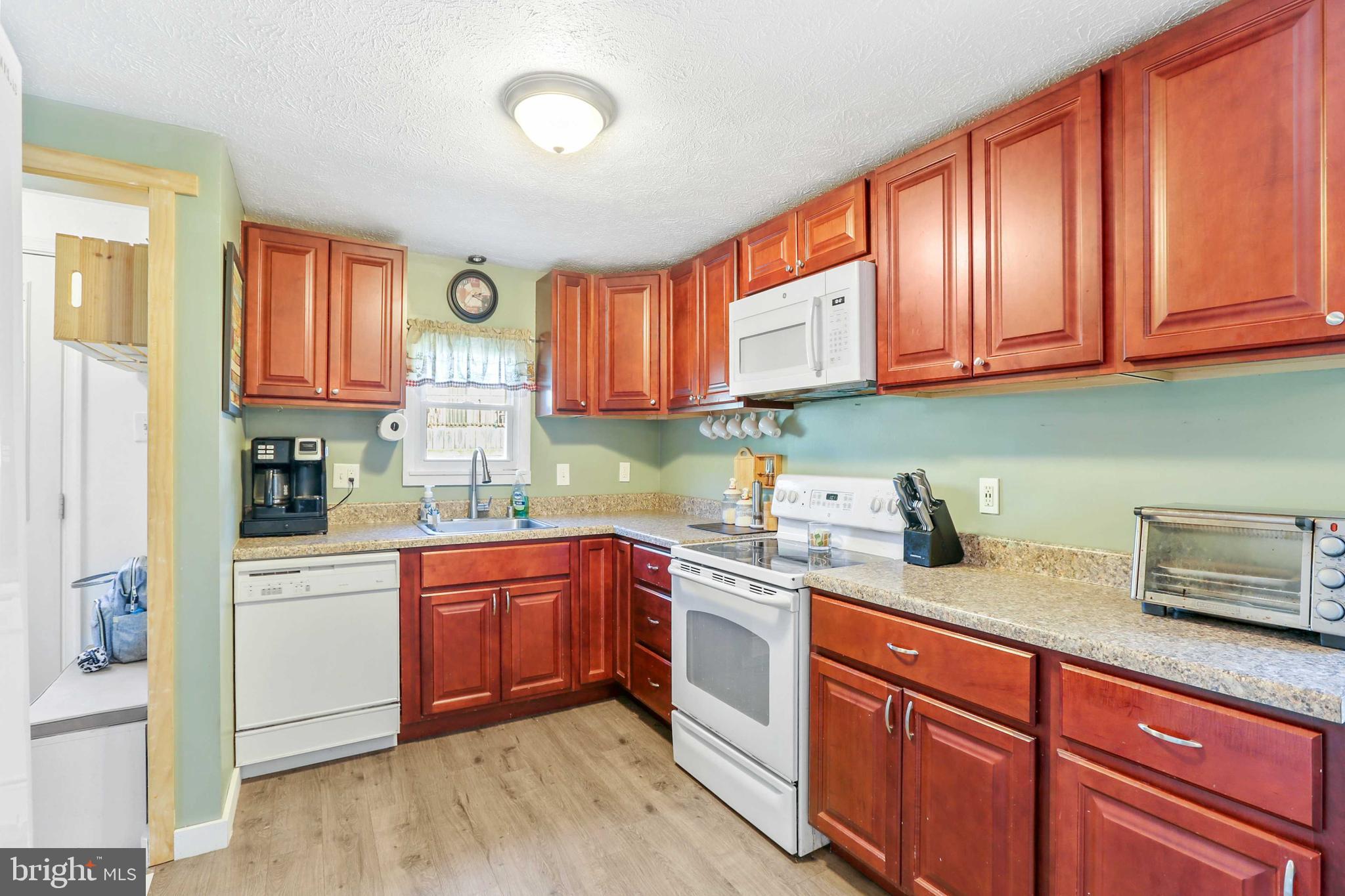 HALLFIELD MANOR - Residential