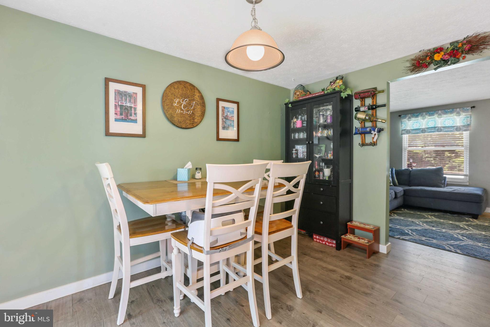 HALLFIELD MANOR - Residential