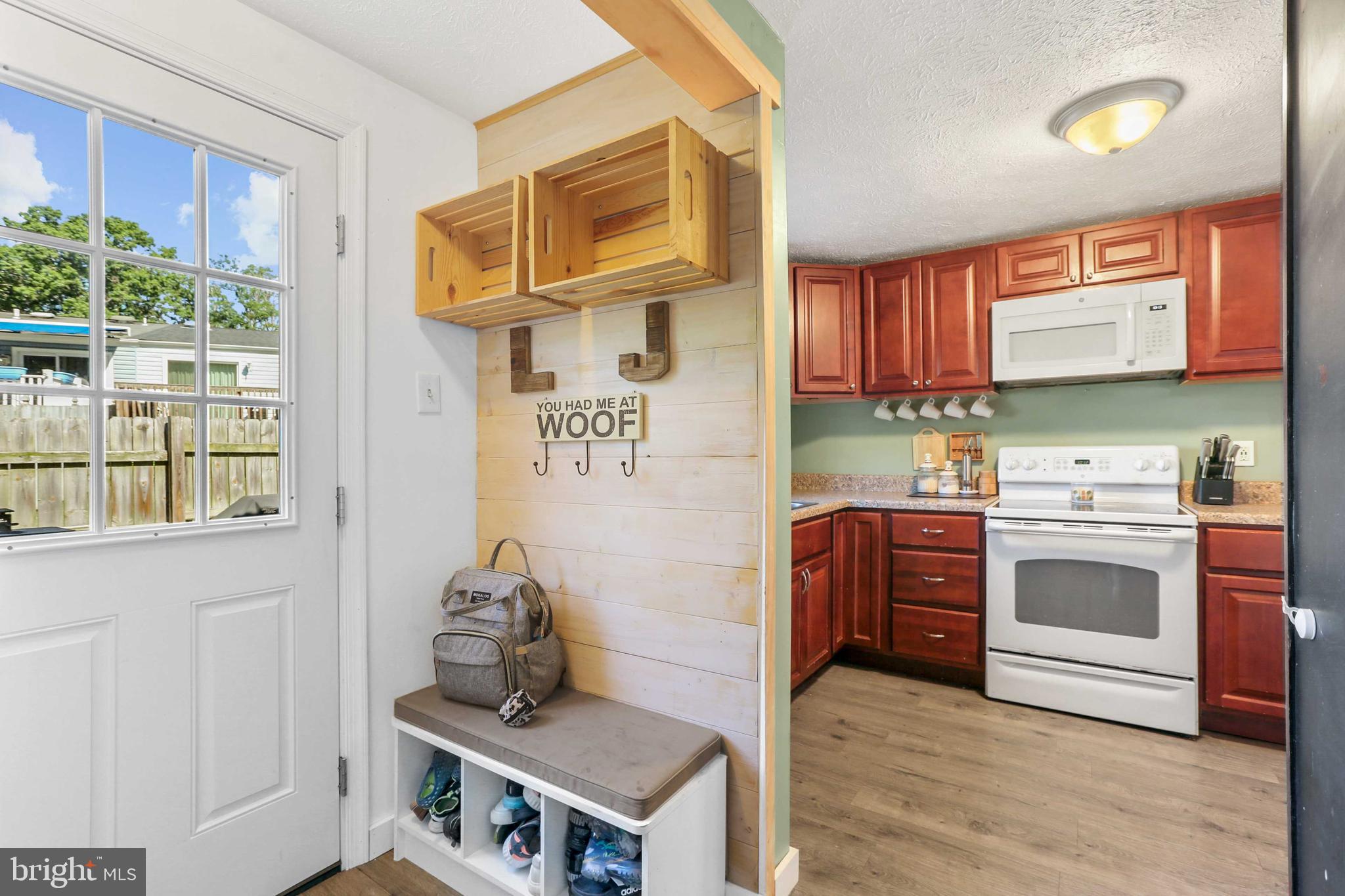 HALLFIELD MANOR - Residential