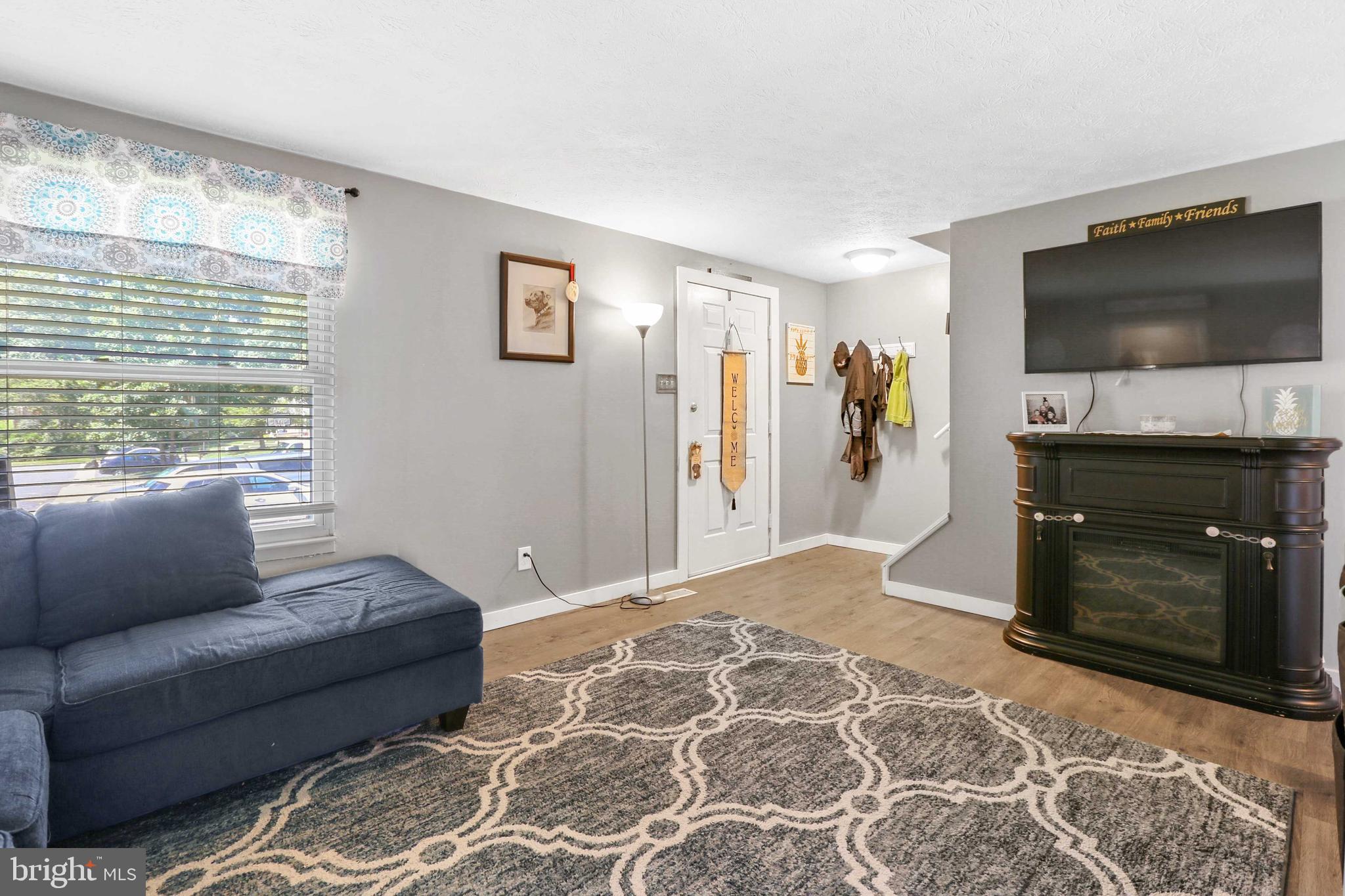 HALLFIELD MANOR - Residential