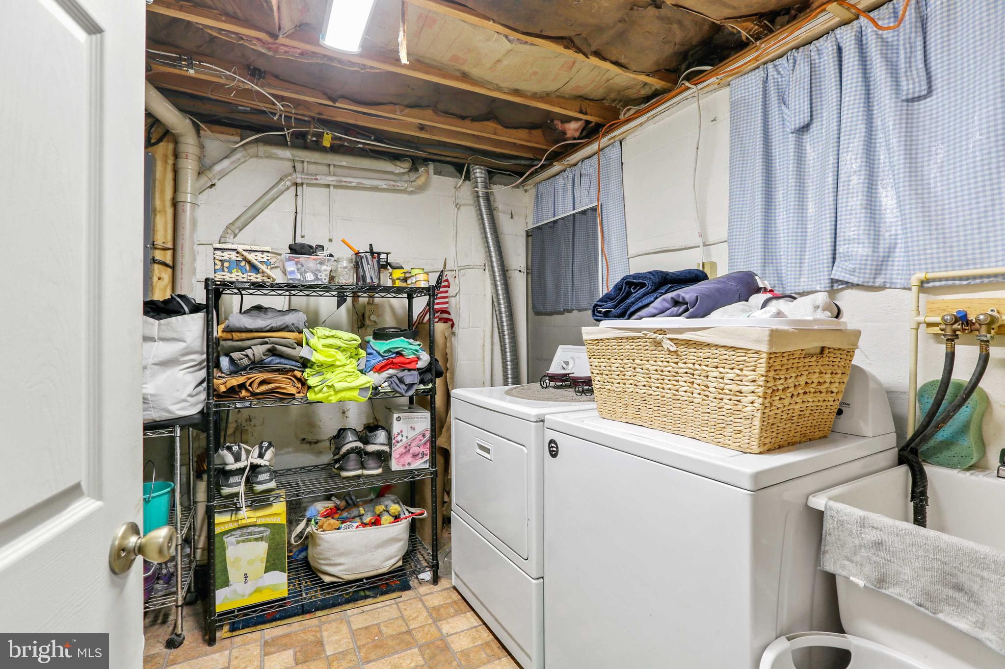 HALLFIELD MANOR - Residential