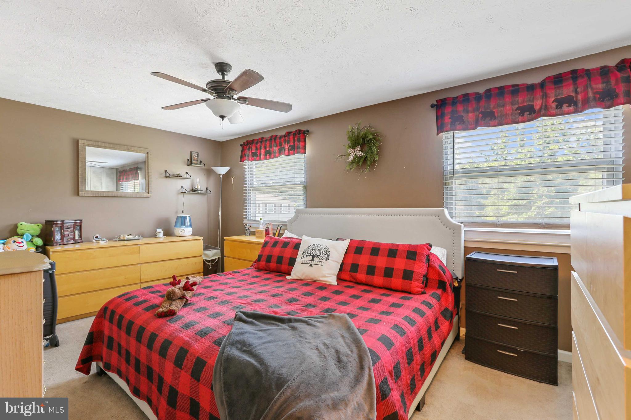 HALLFIELD MANOR - Residential