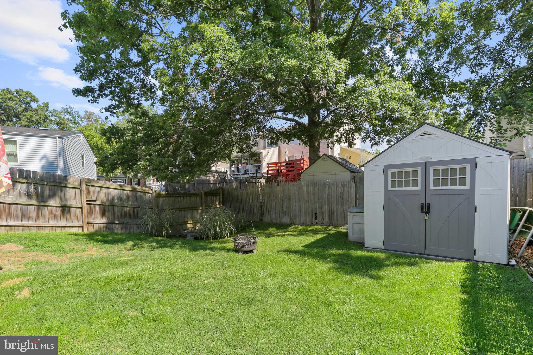 HALLFIELD MANOR - Residential