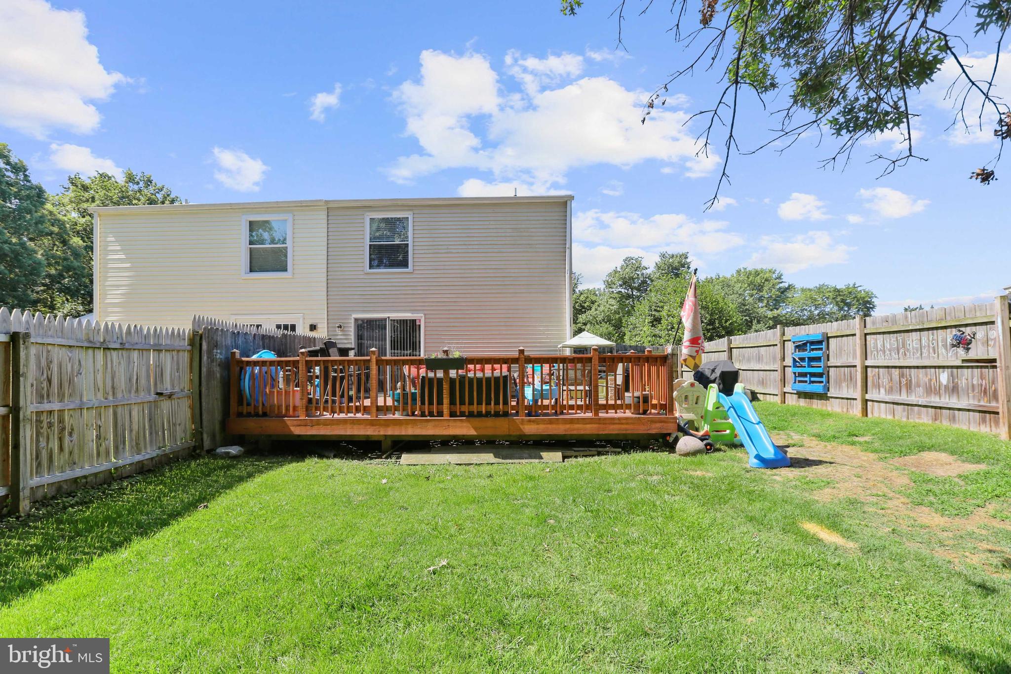 HALLFIELD MANOR - Residential