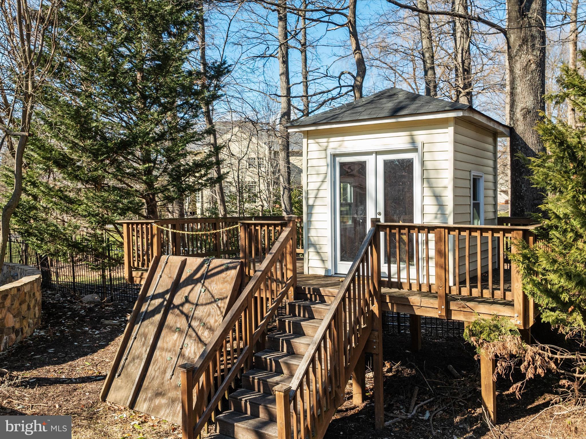 CARIS GLENNE - Residential