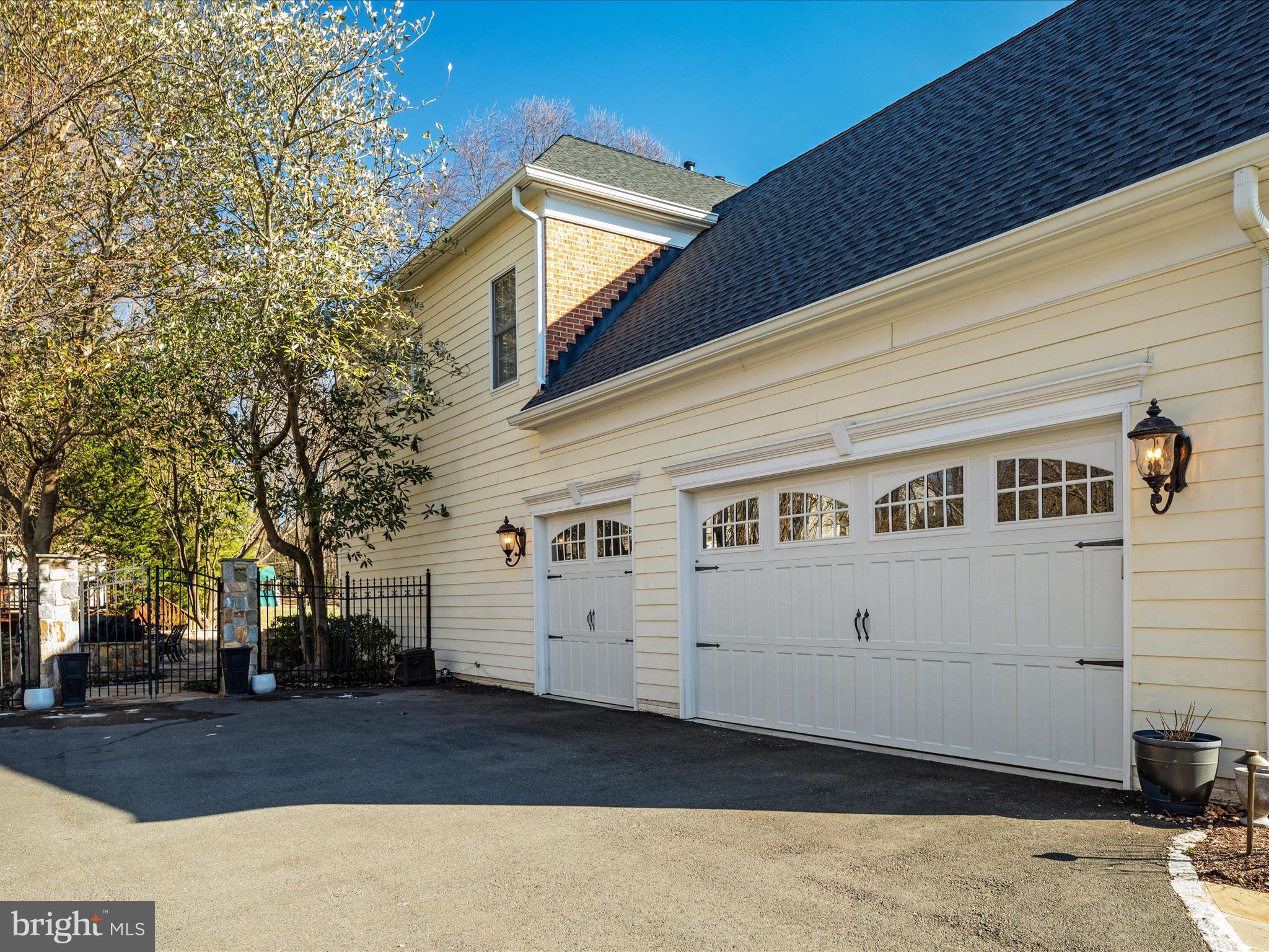 CARIS GLENNE - Residential