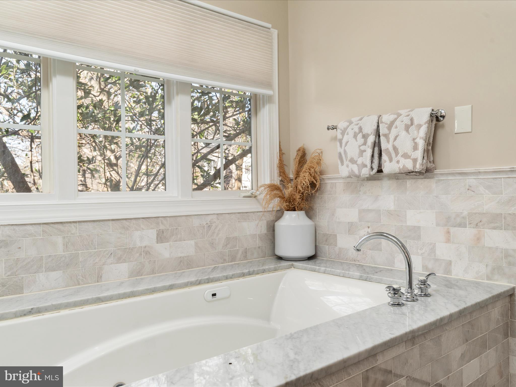 CARIS GLENNE - Residential