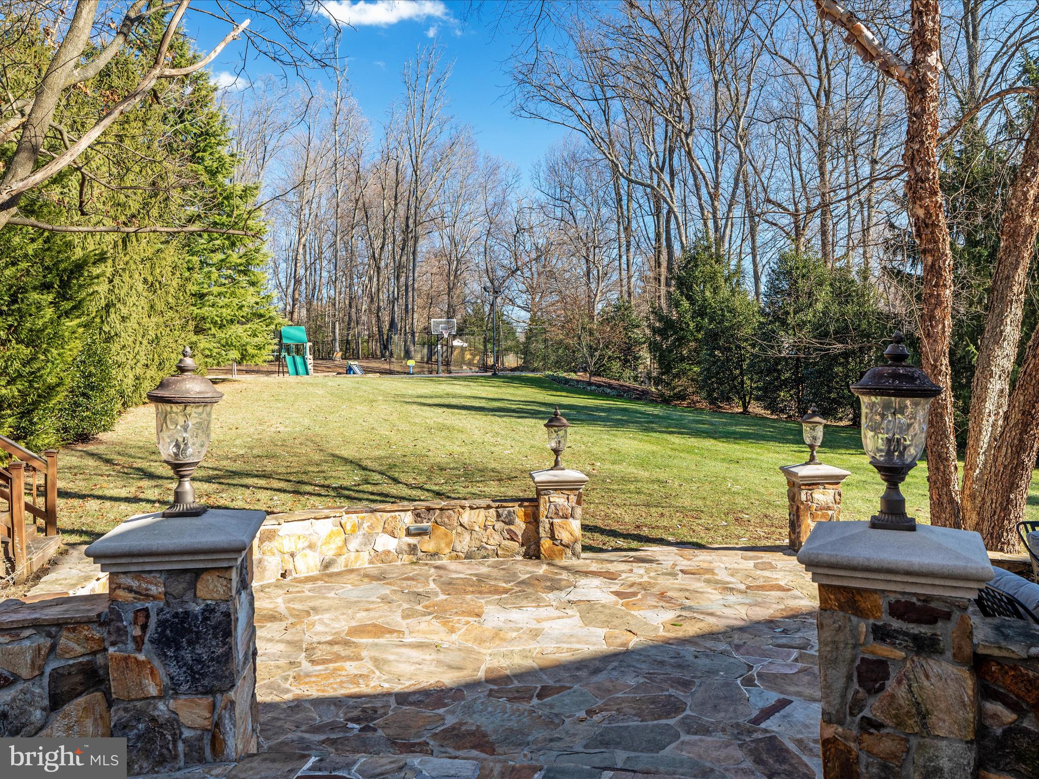 CARIS GLENNE - Residential