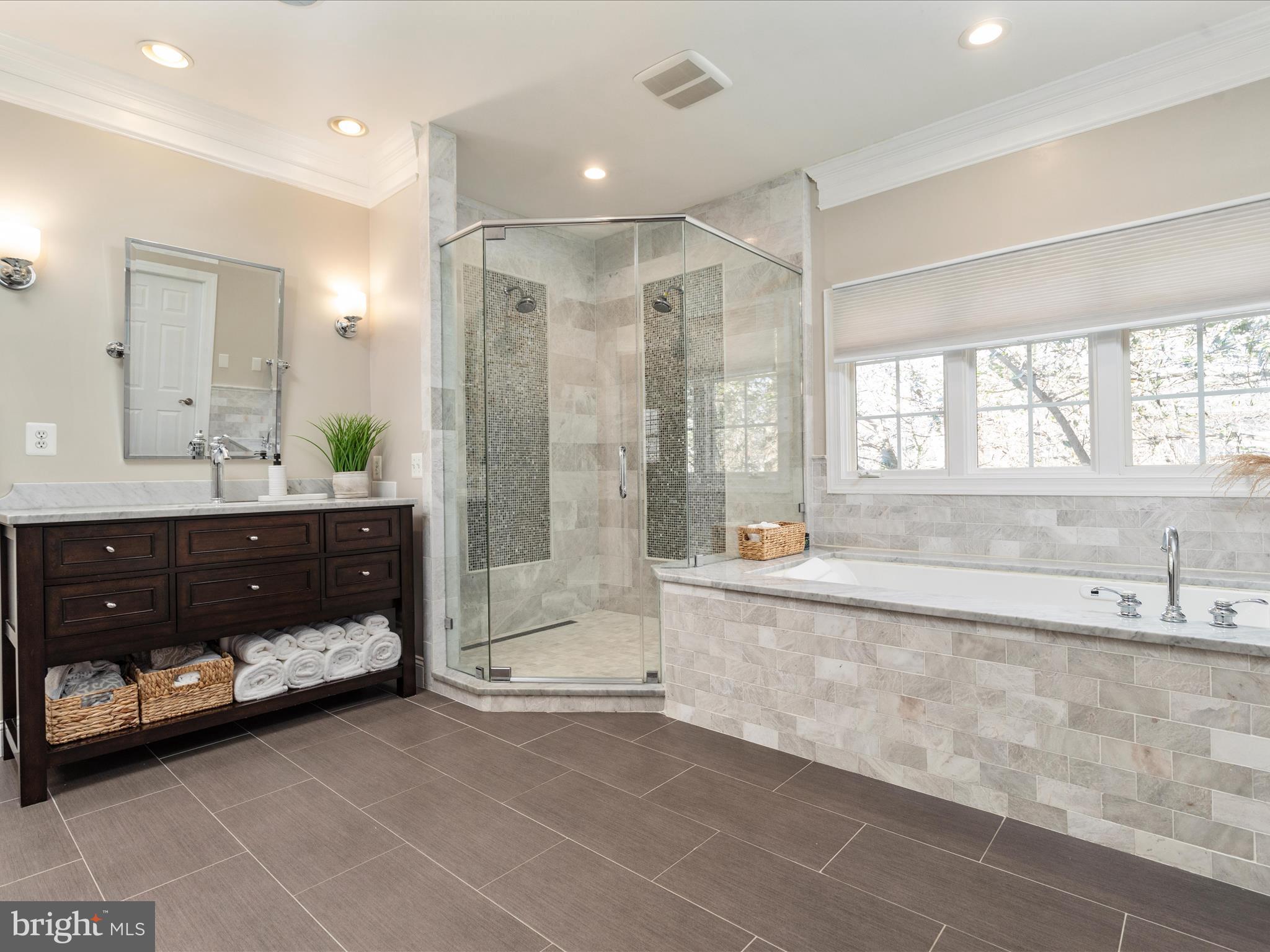 CARIS GLENNE - Residential