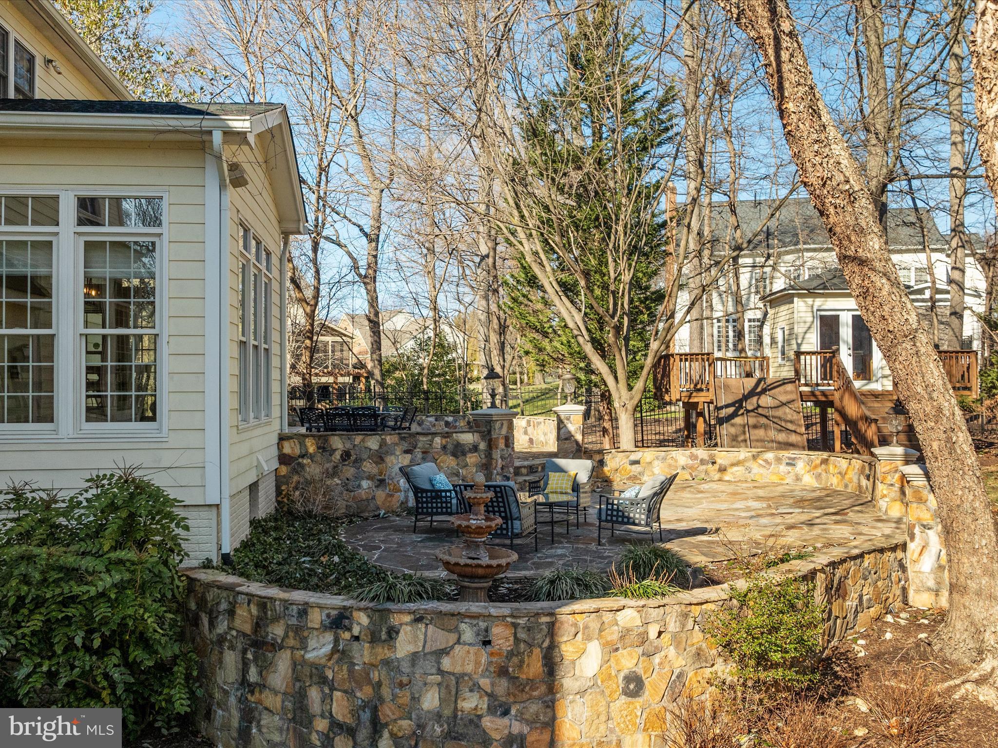 CARIS GLENNE - Residential